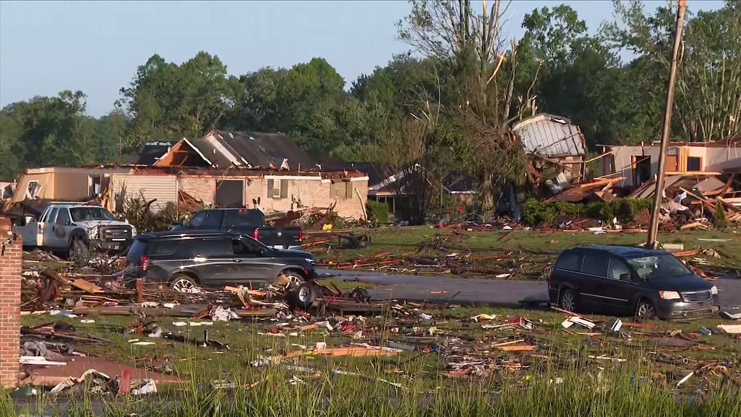Missouri and Kentucky storms leave buildings damaged and trees scattered