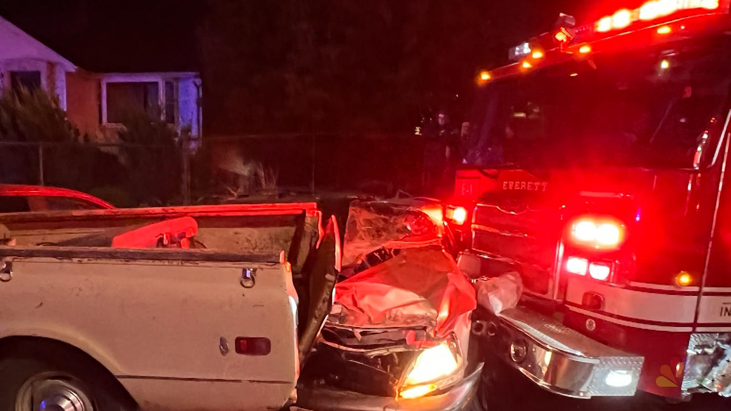 Thief who stole fire engine clipped 14 cars evades arrest in Washington state
