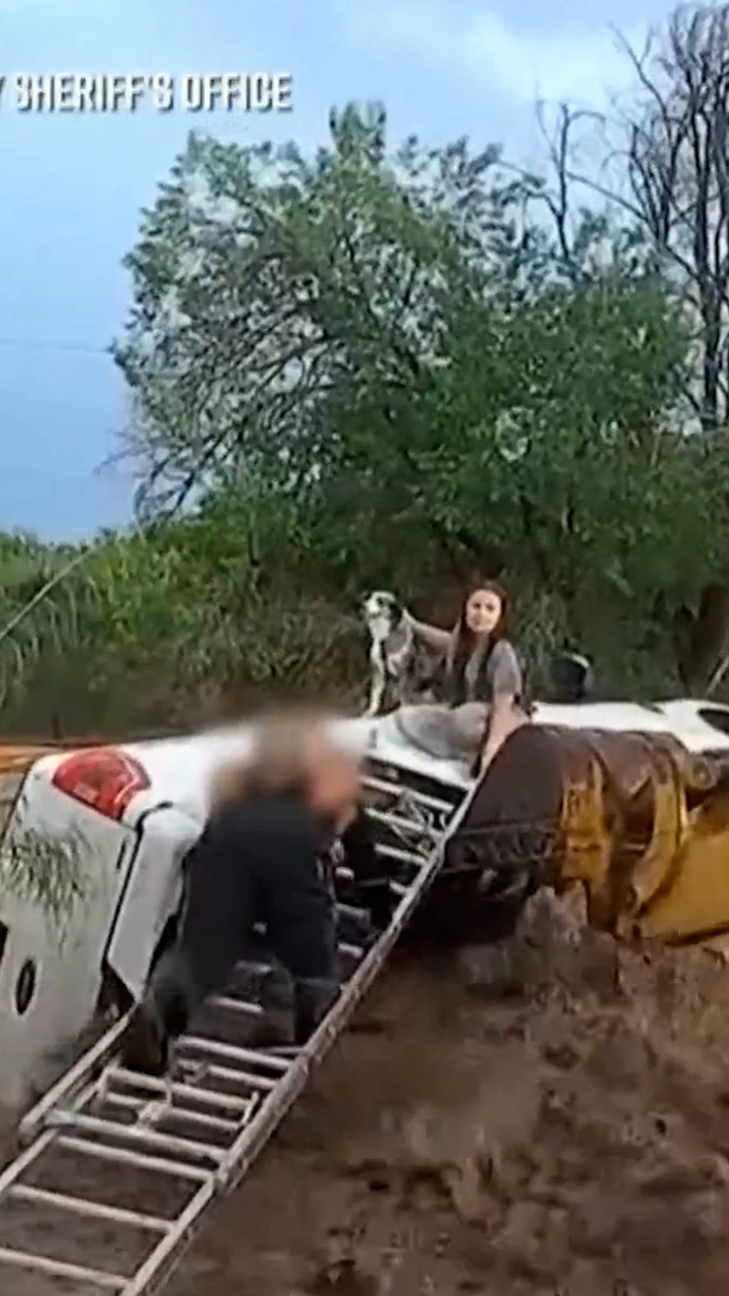 New Mexico police rescue family from flash flood