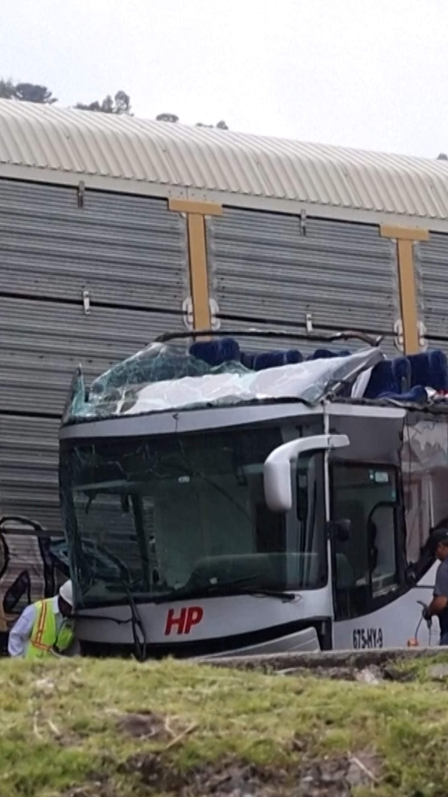 10 people killed after train hits bus in Mexico