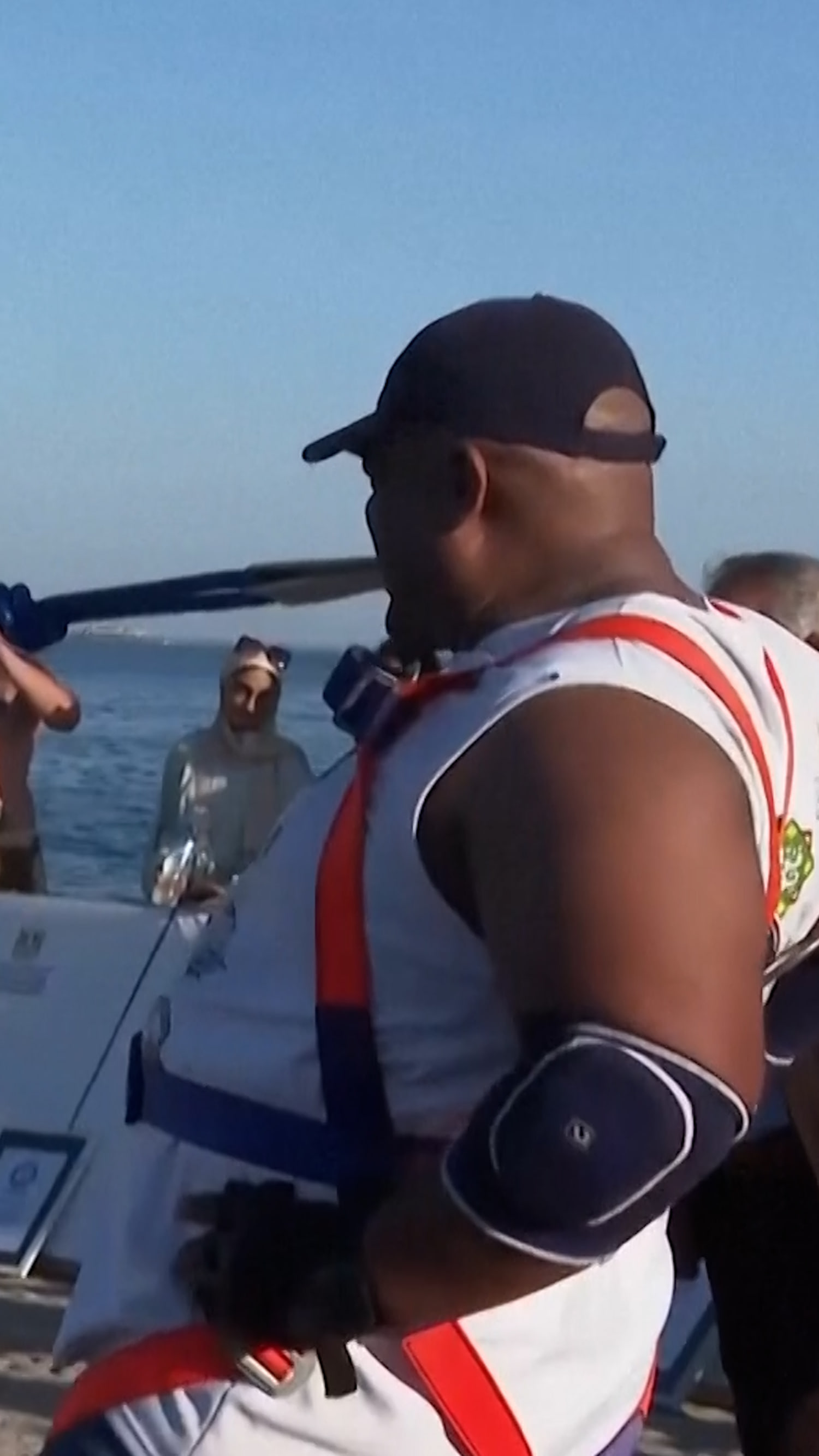 Egyptian wrestler pulls 700-ton ship with his teeth