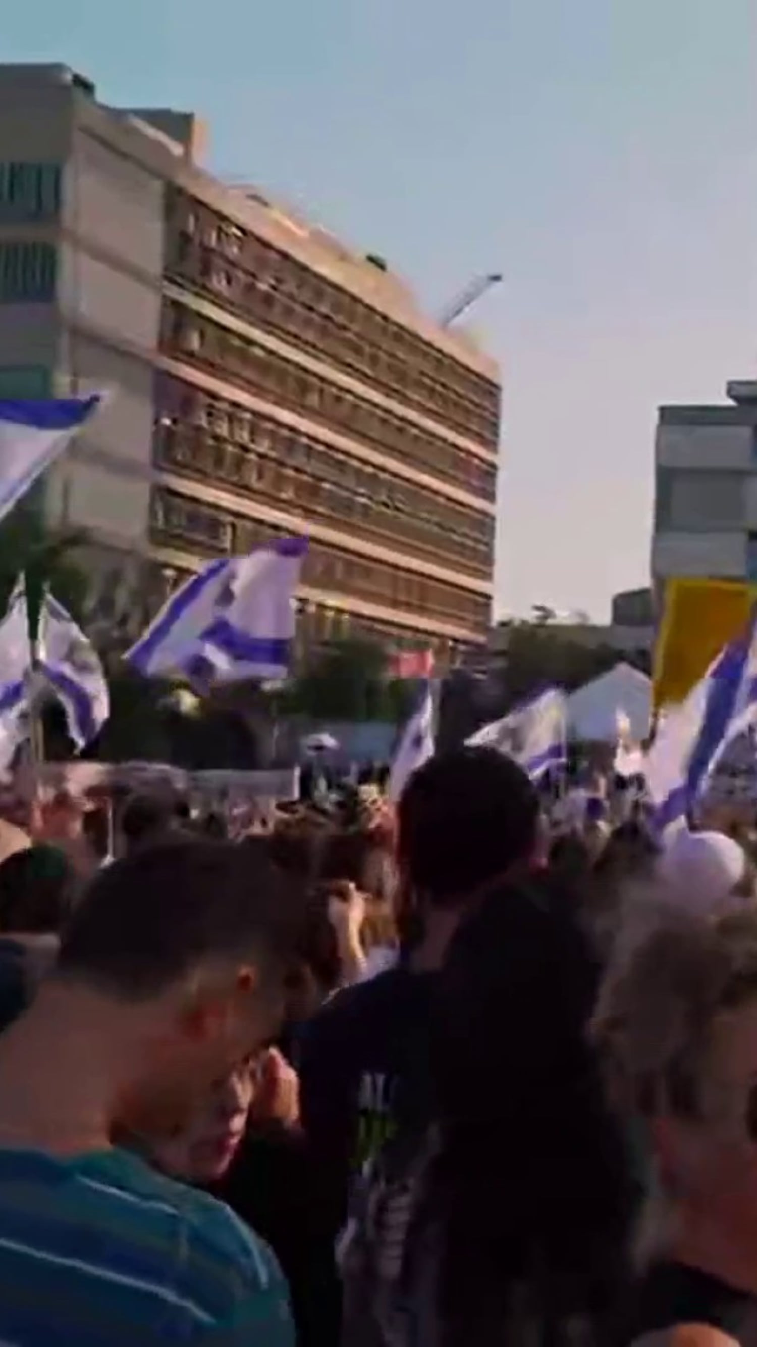 Seven hostages handed over from Hamas to the Red Cross