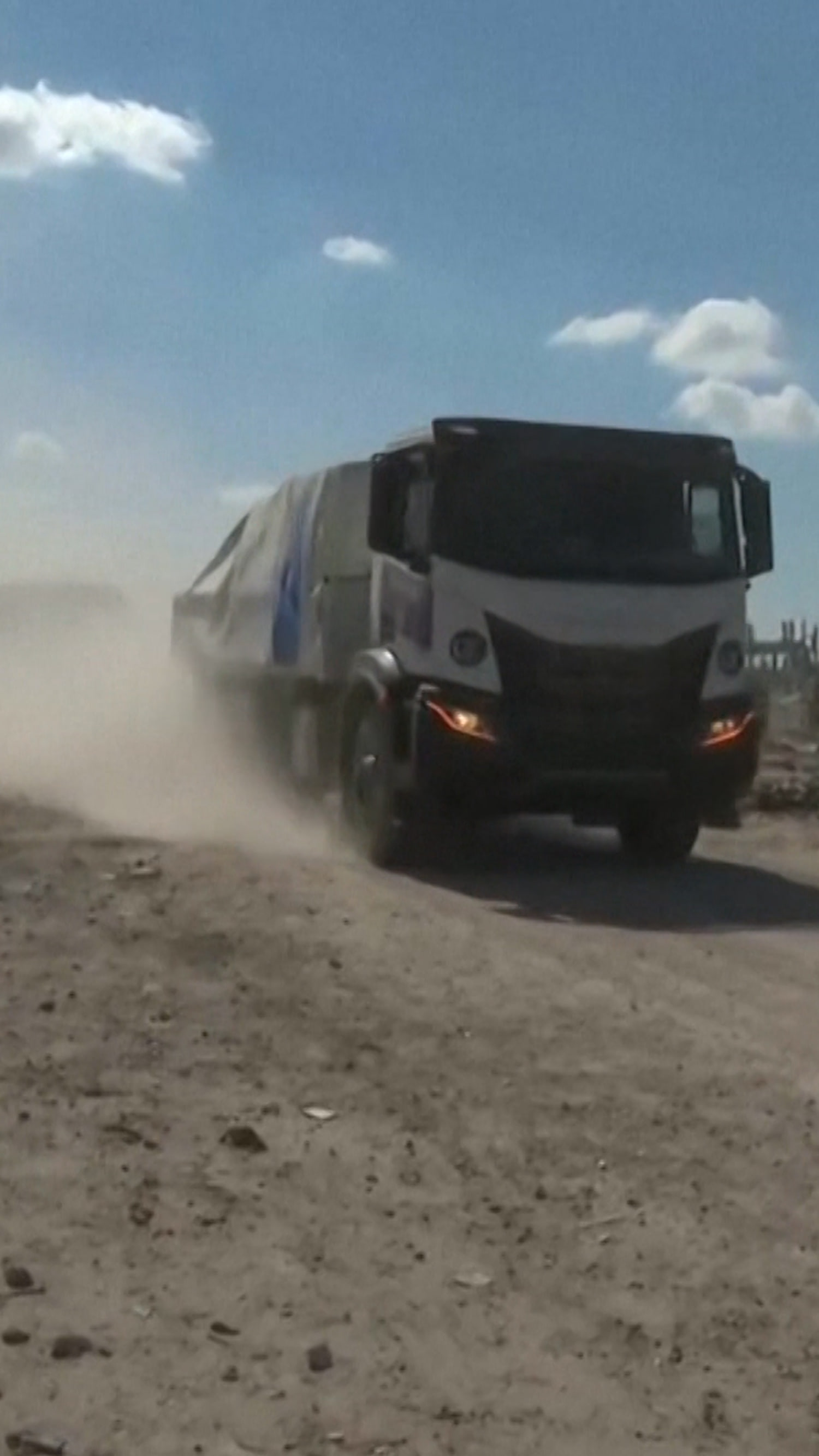 Aid trucks arrive in southern Gaza