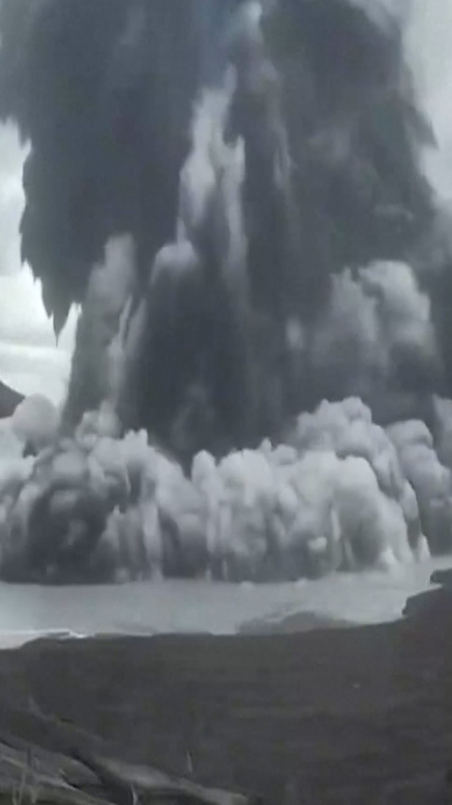 Timelapse shows volcano eruptions in the Philippines