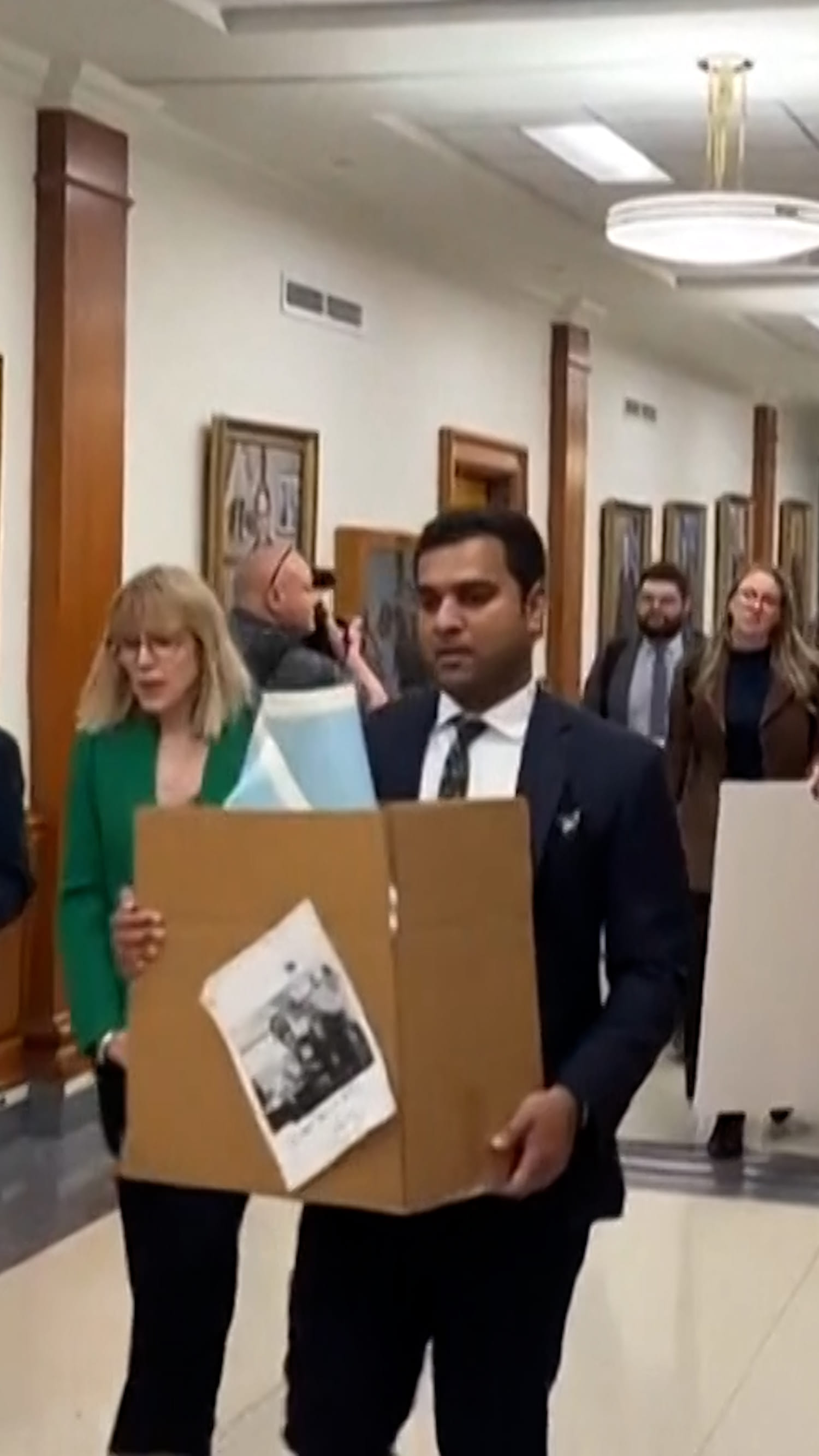 Journalists hand in credentials, walk out of Pentagon