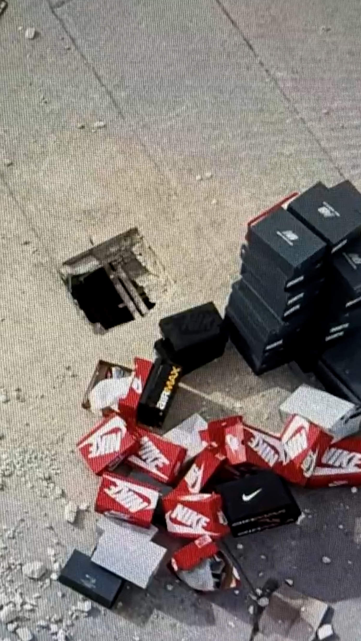 Thieves cut through Florida mall roof to steal sneakers