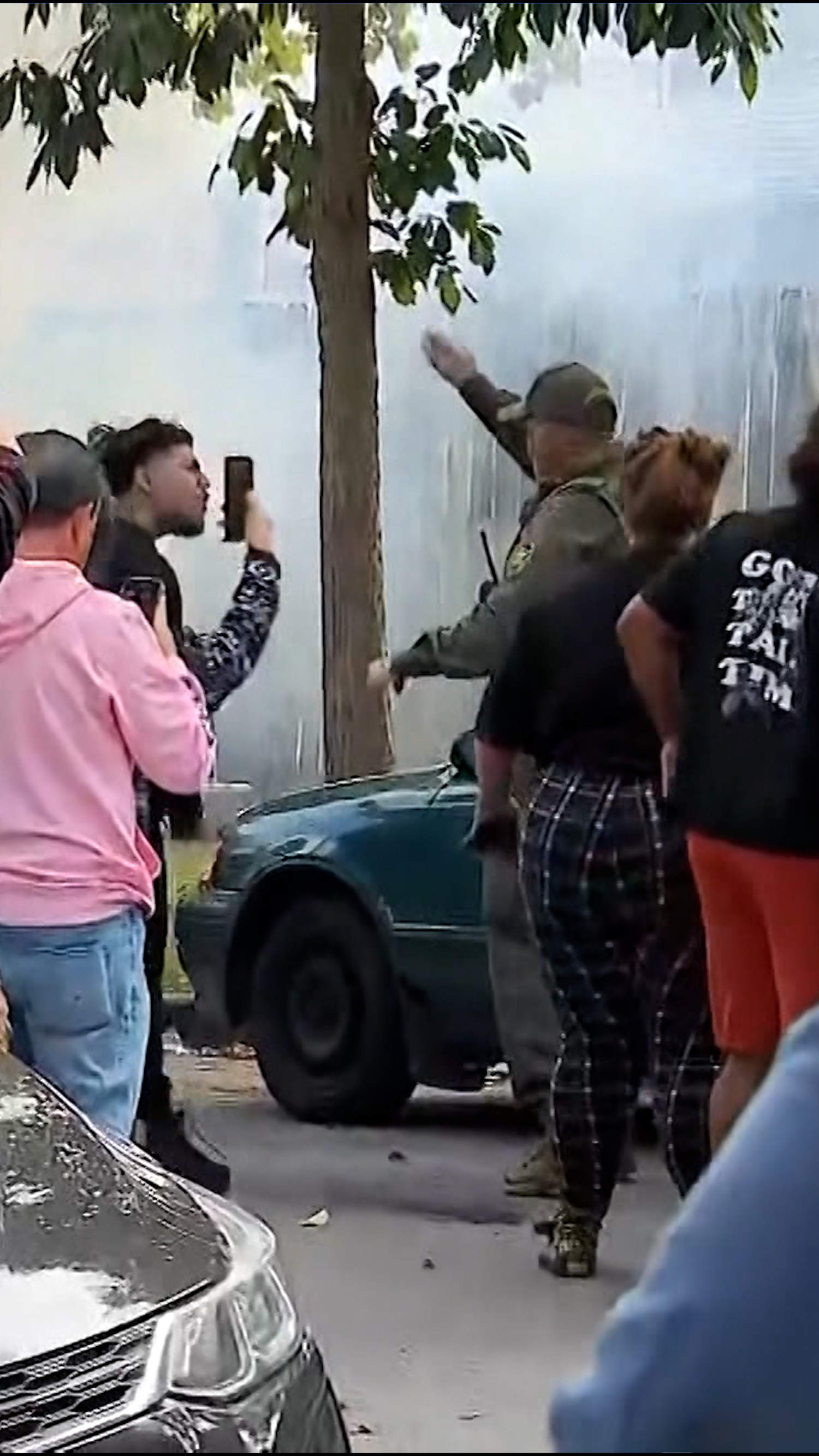 Armed federal agents clash with crowd in Chicago