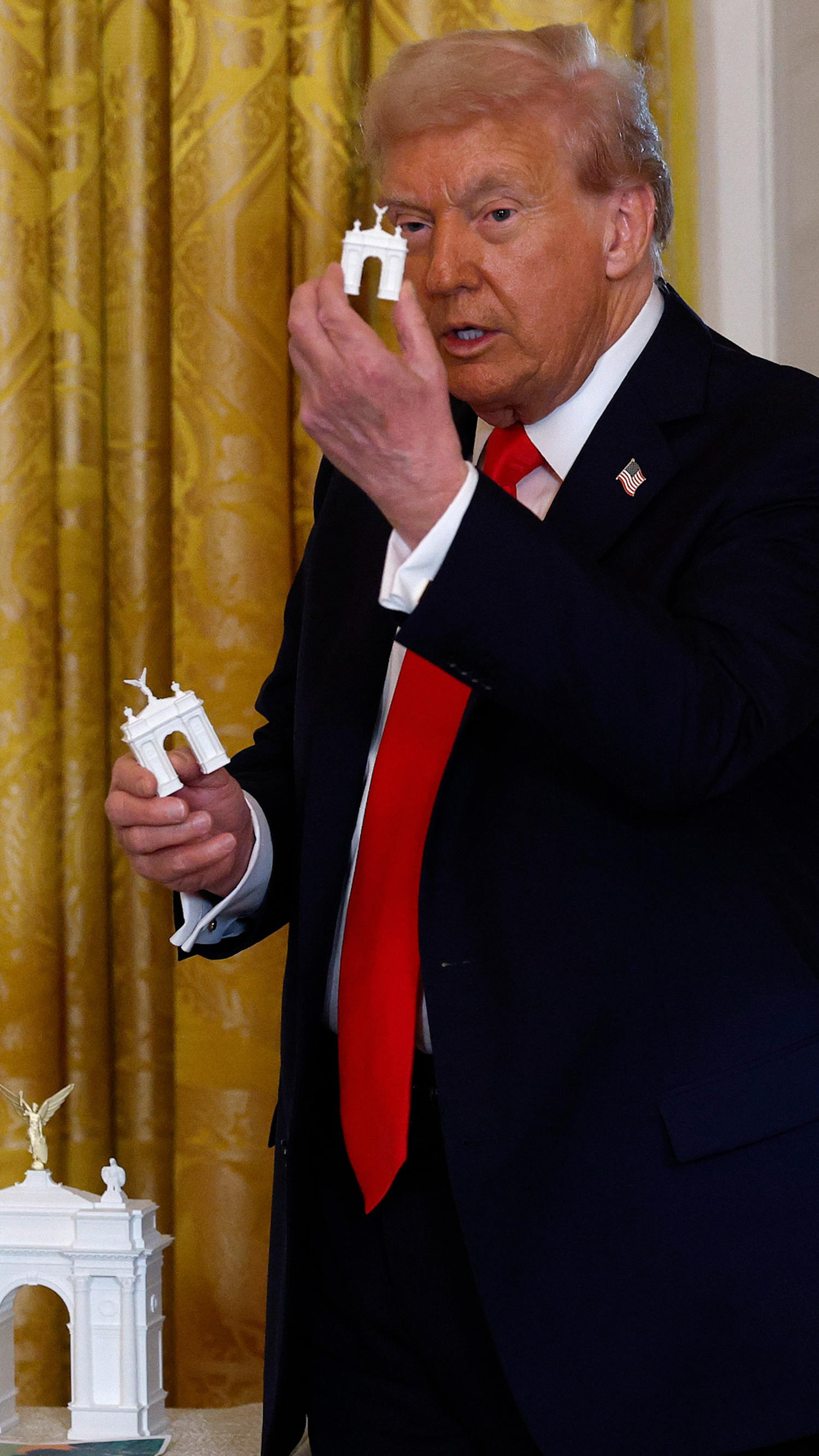 White House fires arts board that reviews construction