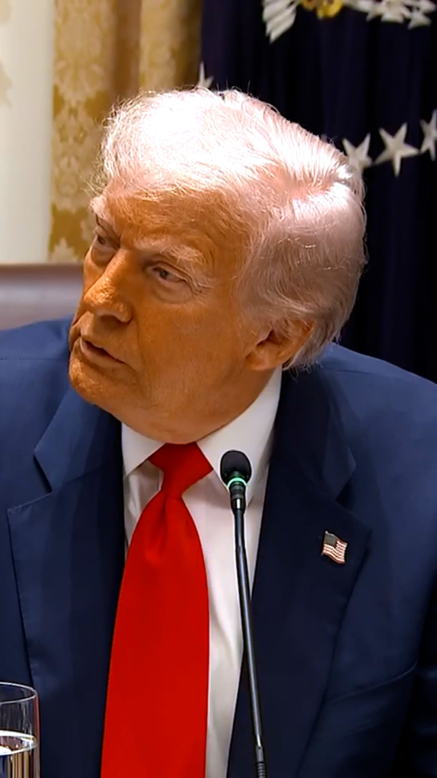 Trump warns Hamas to lay down arms