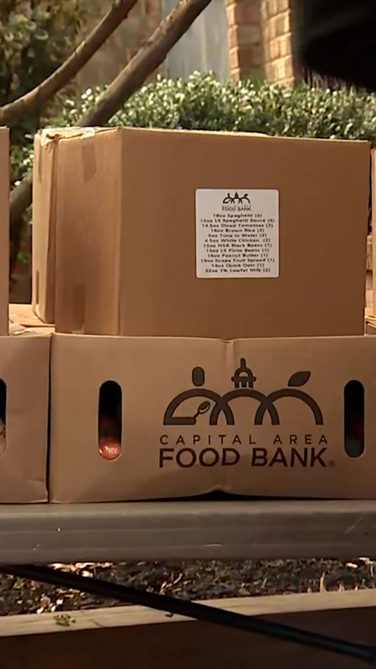 Federal workers miss first full paycheck amid shutdown