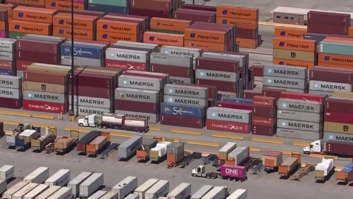 Supreme Court hears oral arguments in Trump tariff case