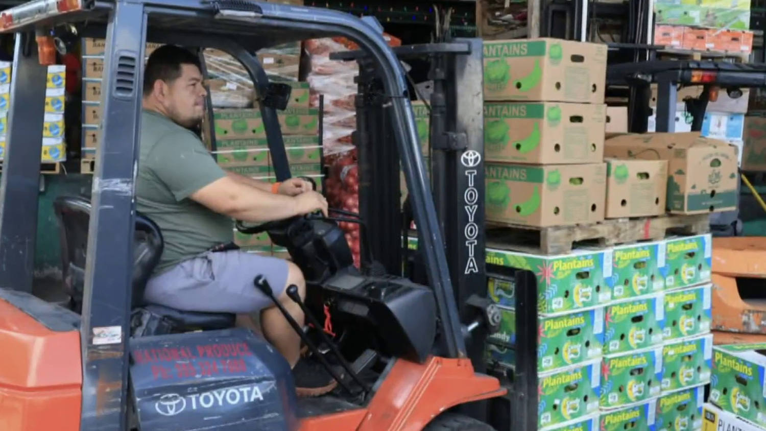 Trump lowers food tariffs aimed at reducing grocery prices