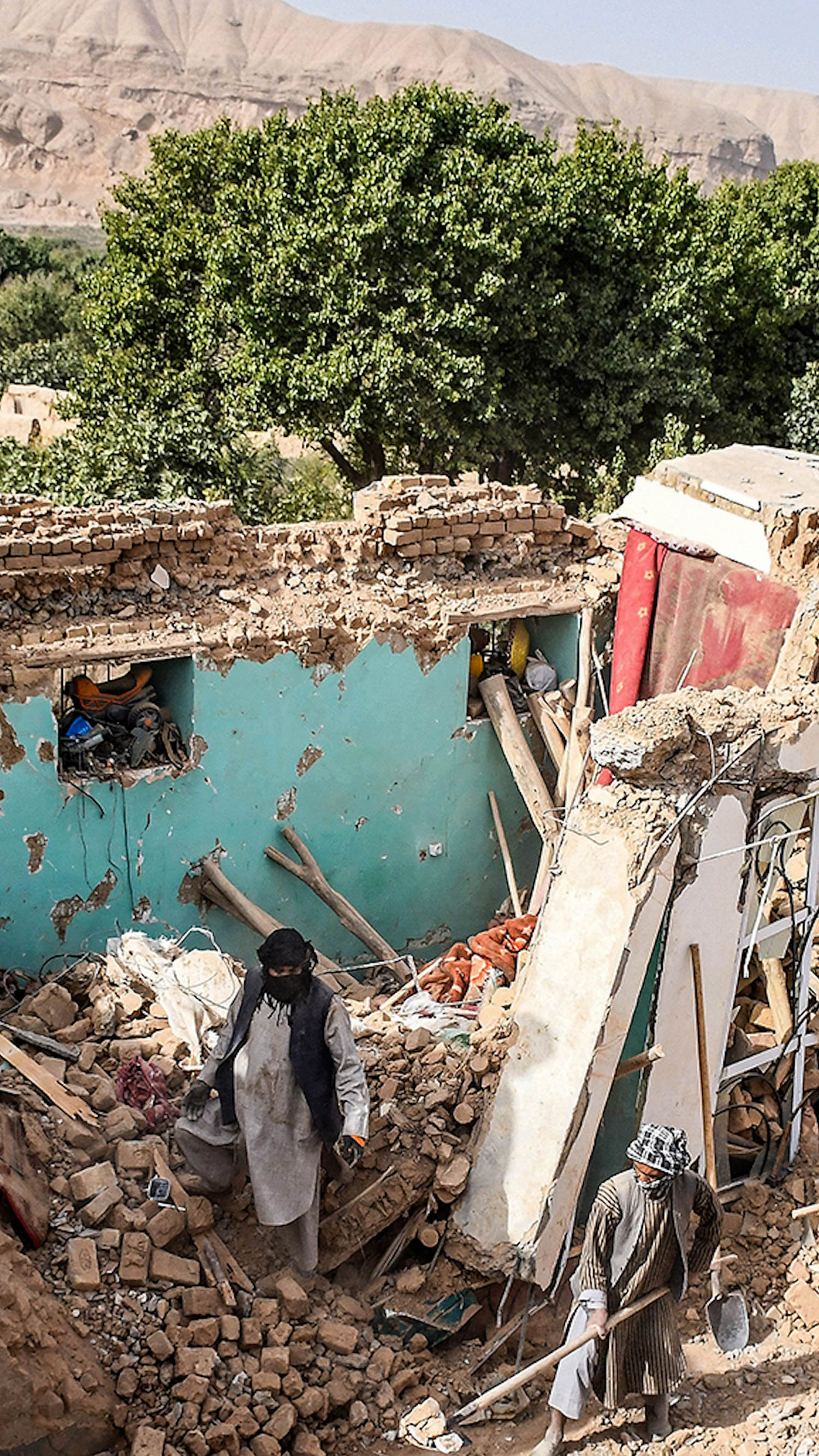 6.3-magnitude quake in Afghanistan kills at least 20