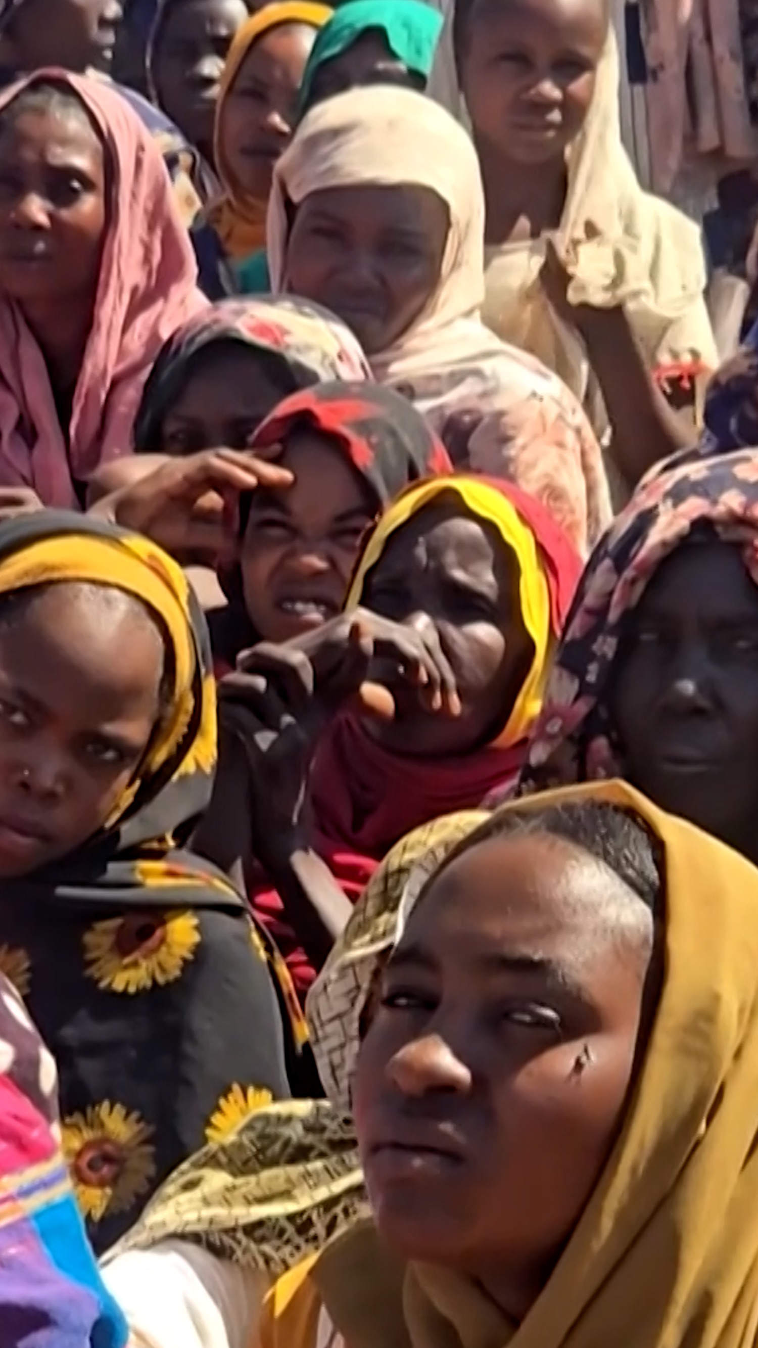 Displaced Sudanese arrive at UNHCR camp