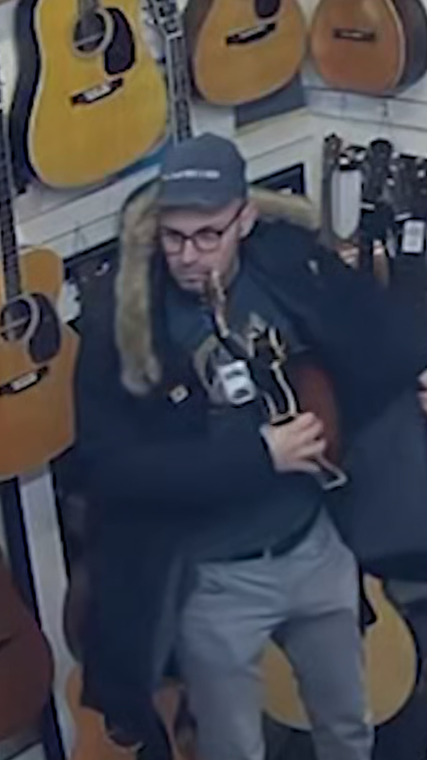 Thief returns mandolins with note saying he was drunk