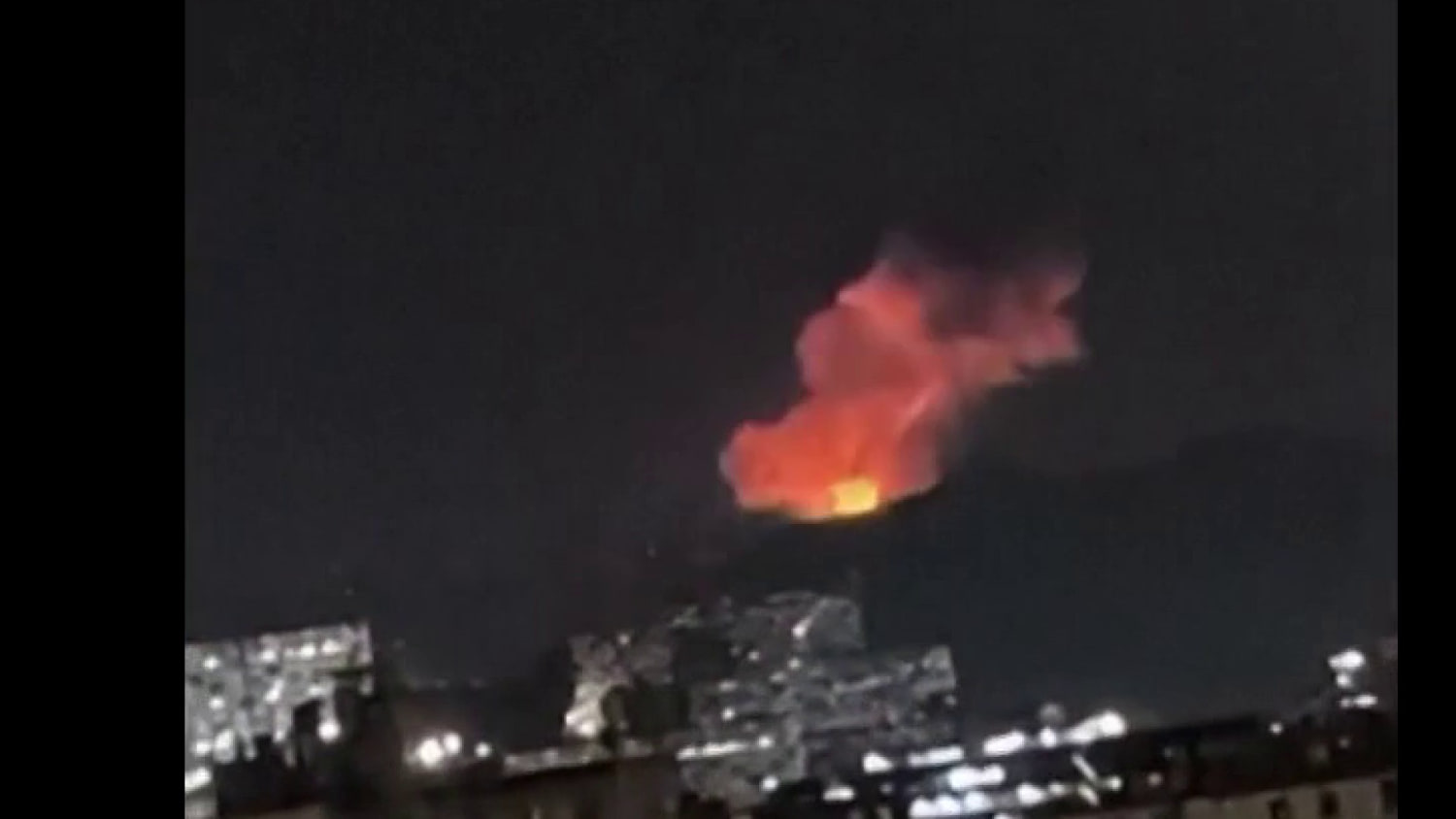 Eyewitnesses report multiple explosions in Caracas, Venezuela