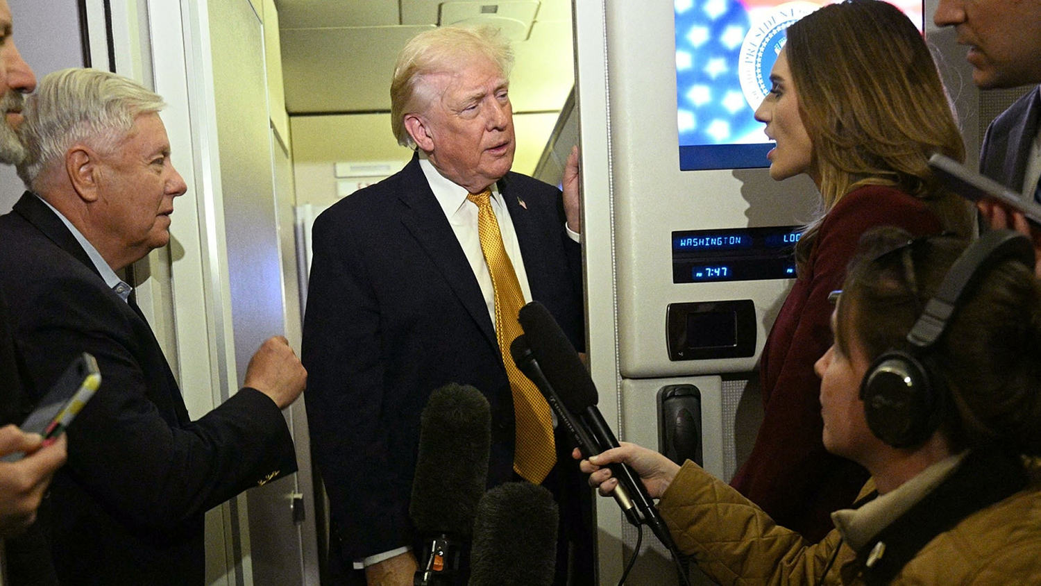 Trump Says US Is 'In Charge' of Venezuela, Warns Interim Leader