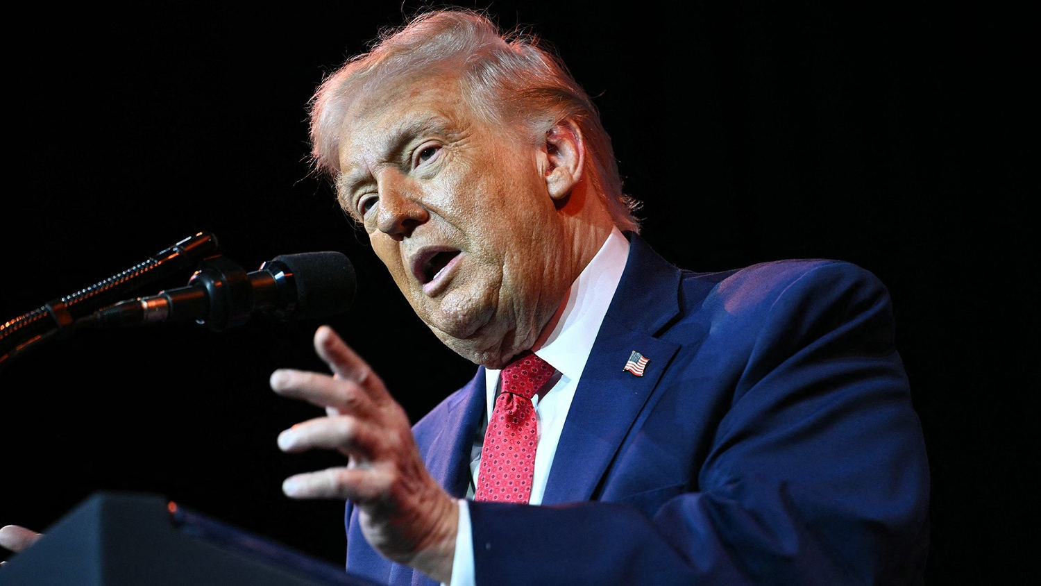 Trump Announces Venezuela Will Give US up to 50 Million Barrels of Oil