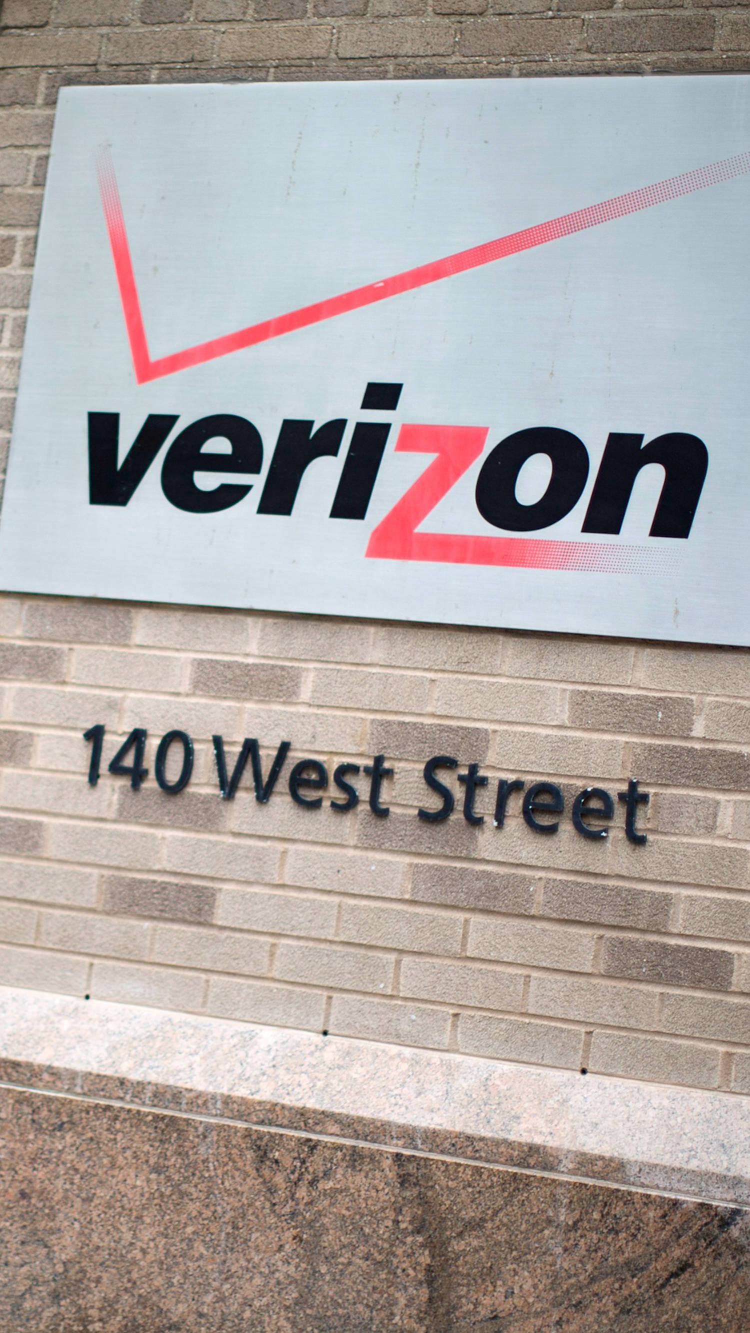 Verizon reports widespread service outage