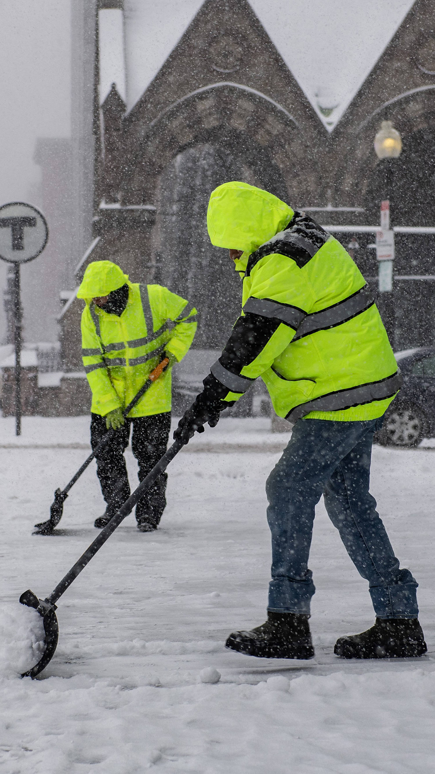 Massive winter storm heads east after slamming the South