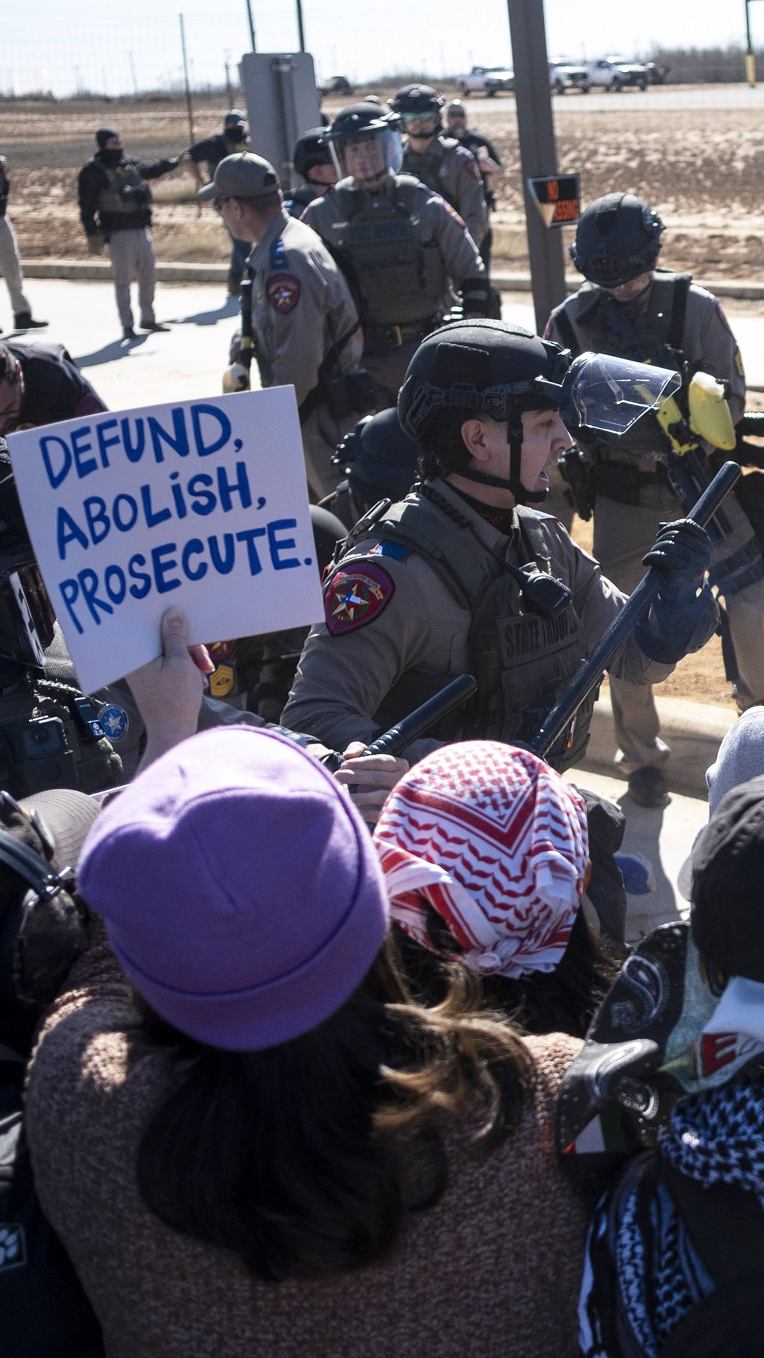 Protesters clash with police at Texas detention center