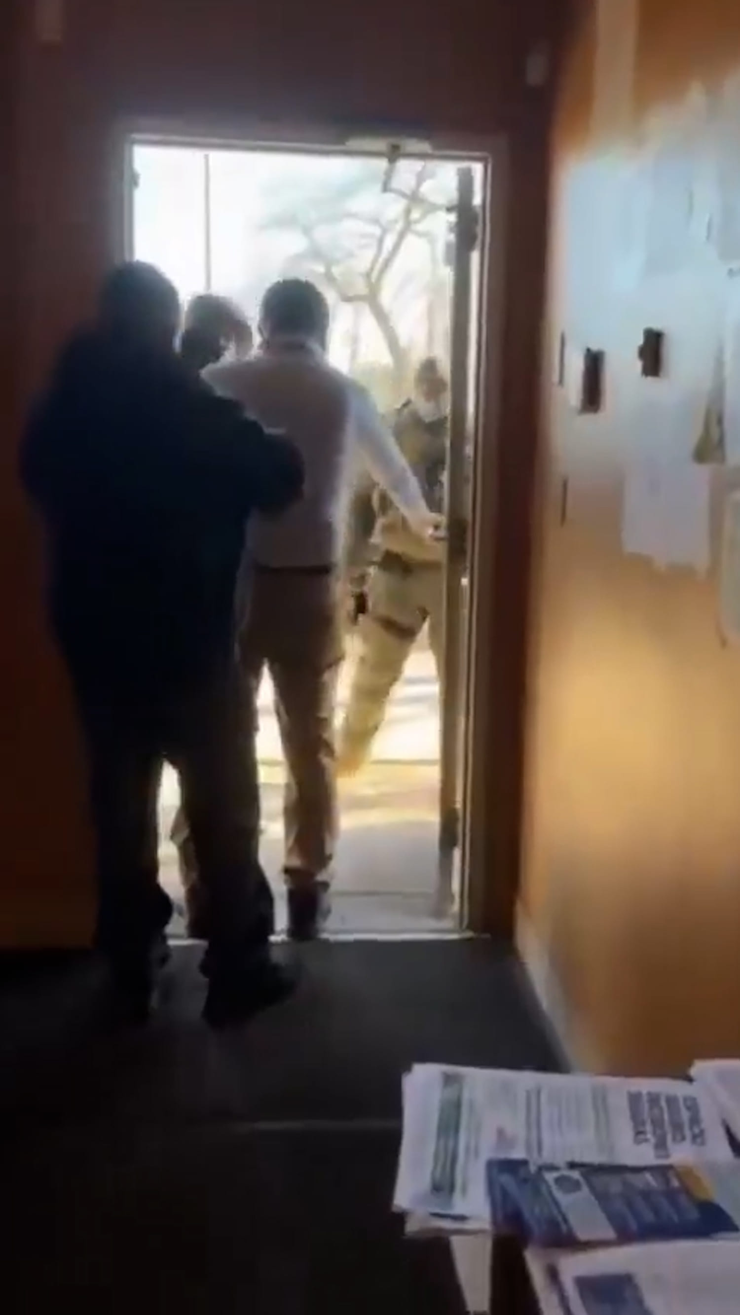 Federal agents stopped at door of Ecuador consulate