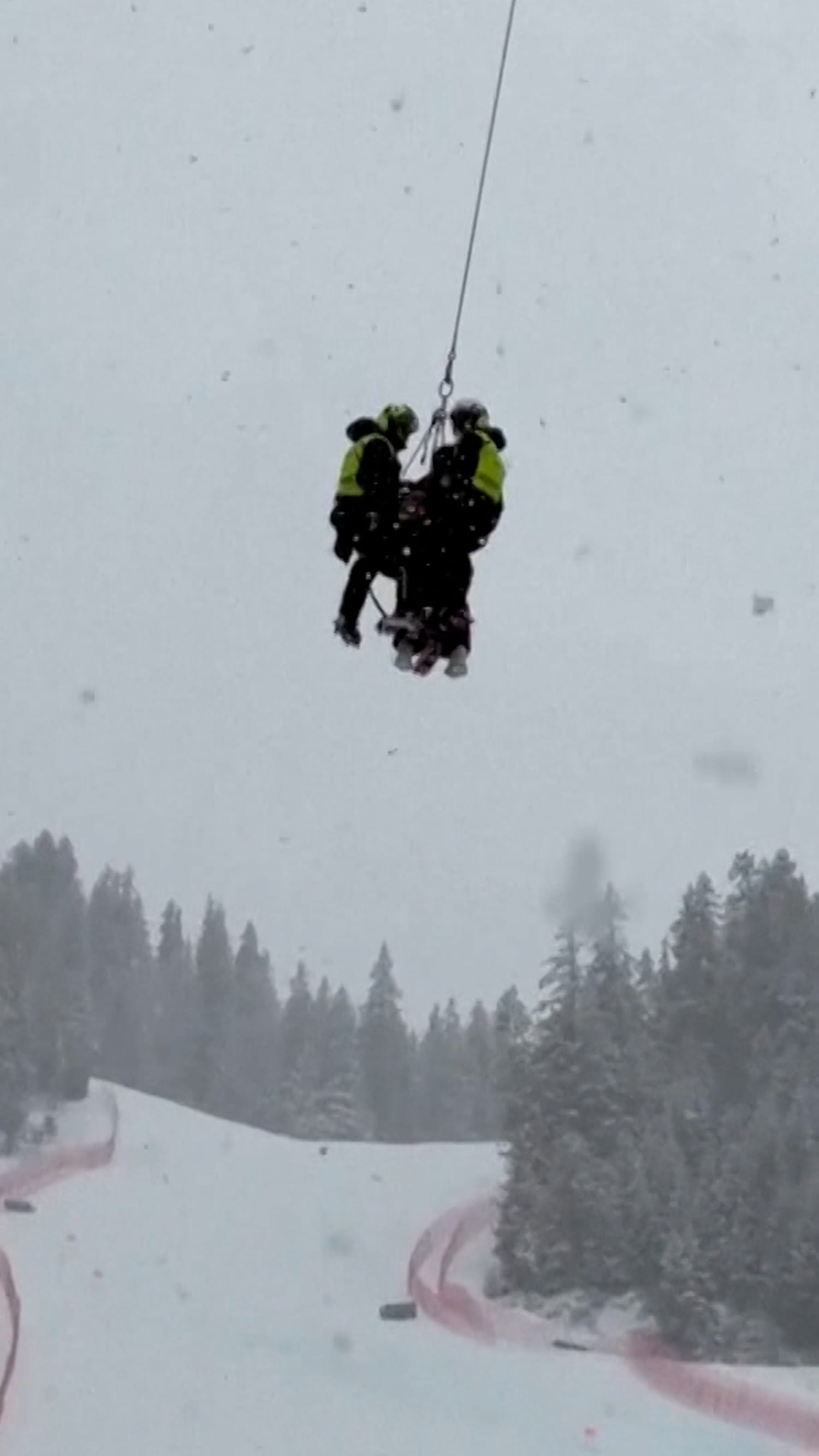 Lindsey Vonn crashes in last ski race before Olympics