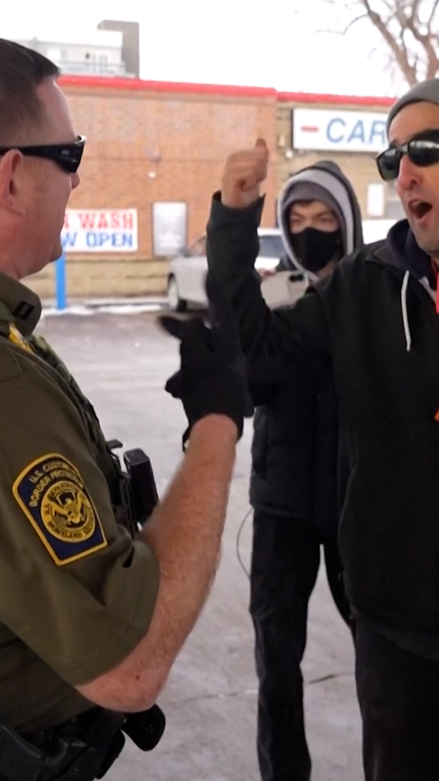 ICE confronted after questioning man at gas station