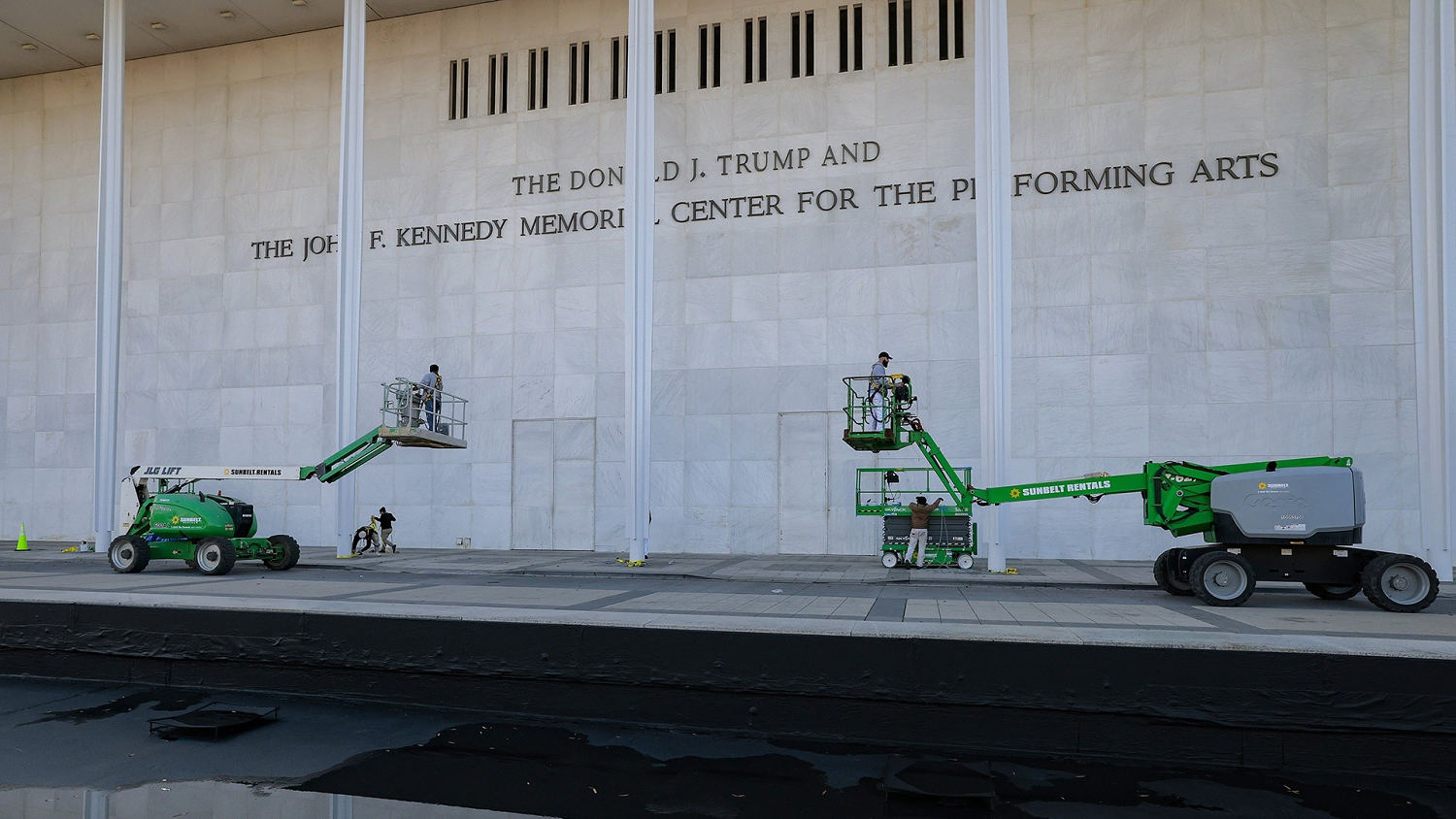 Trump Announces Closure of Kennedy Center for 2-Year Renovation