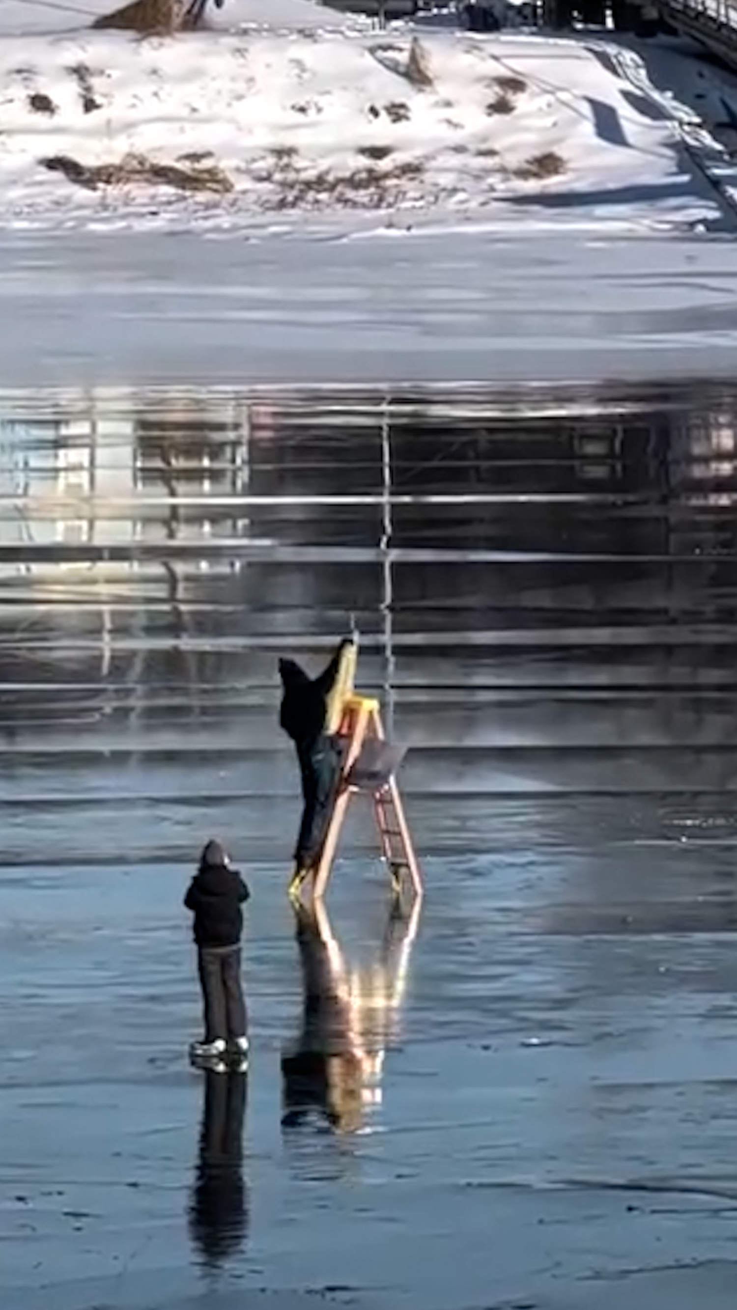 Man appears to 'sail' on frozen Potomac River