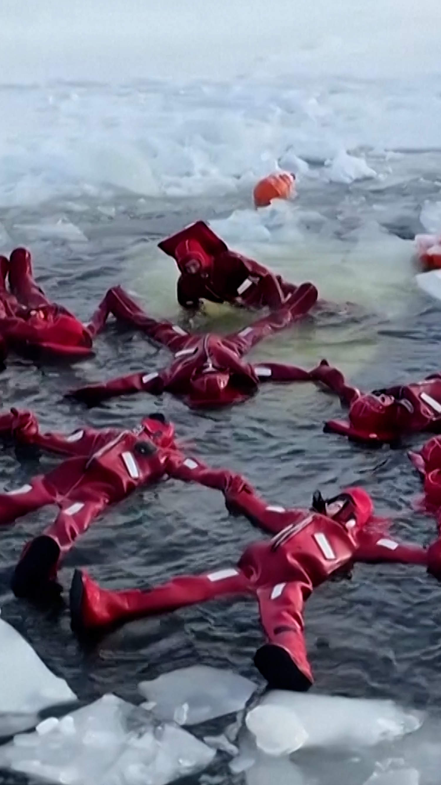 ‘Ice floating’ makes debut in frozen Moscow