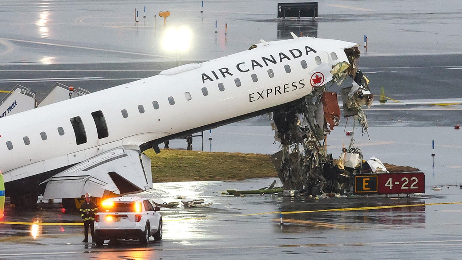 Air Canada Crash Investigators Probe Laguardia Control Tower