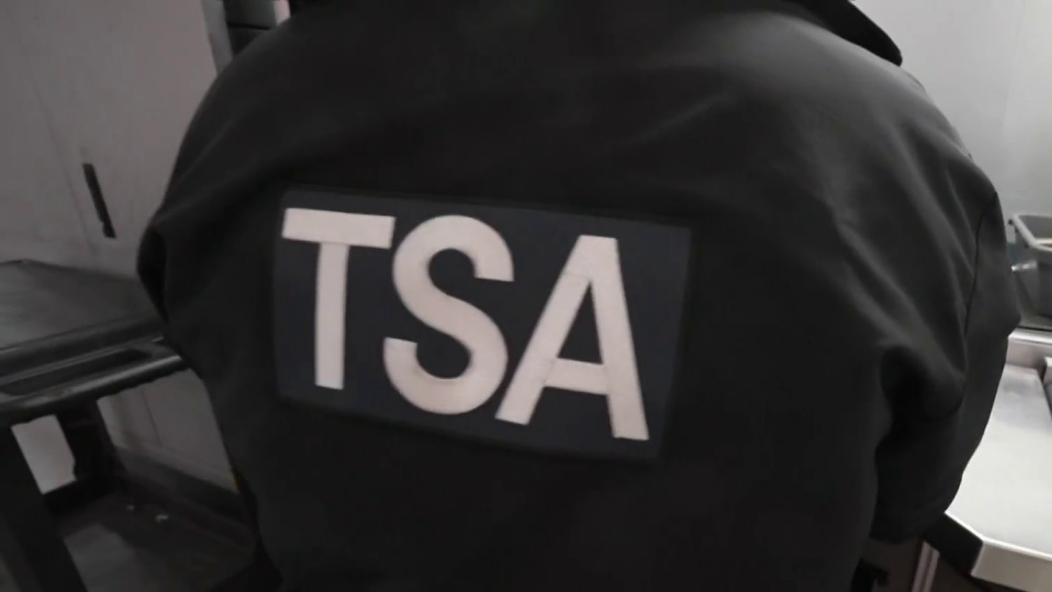 Trump signs emergency order to pay TSA