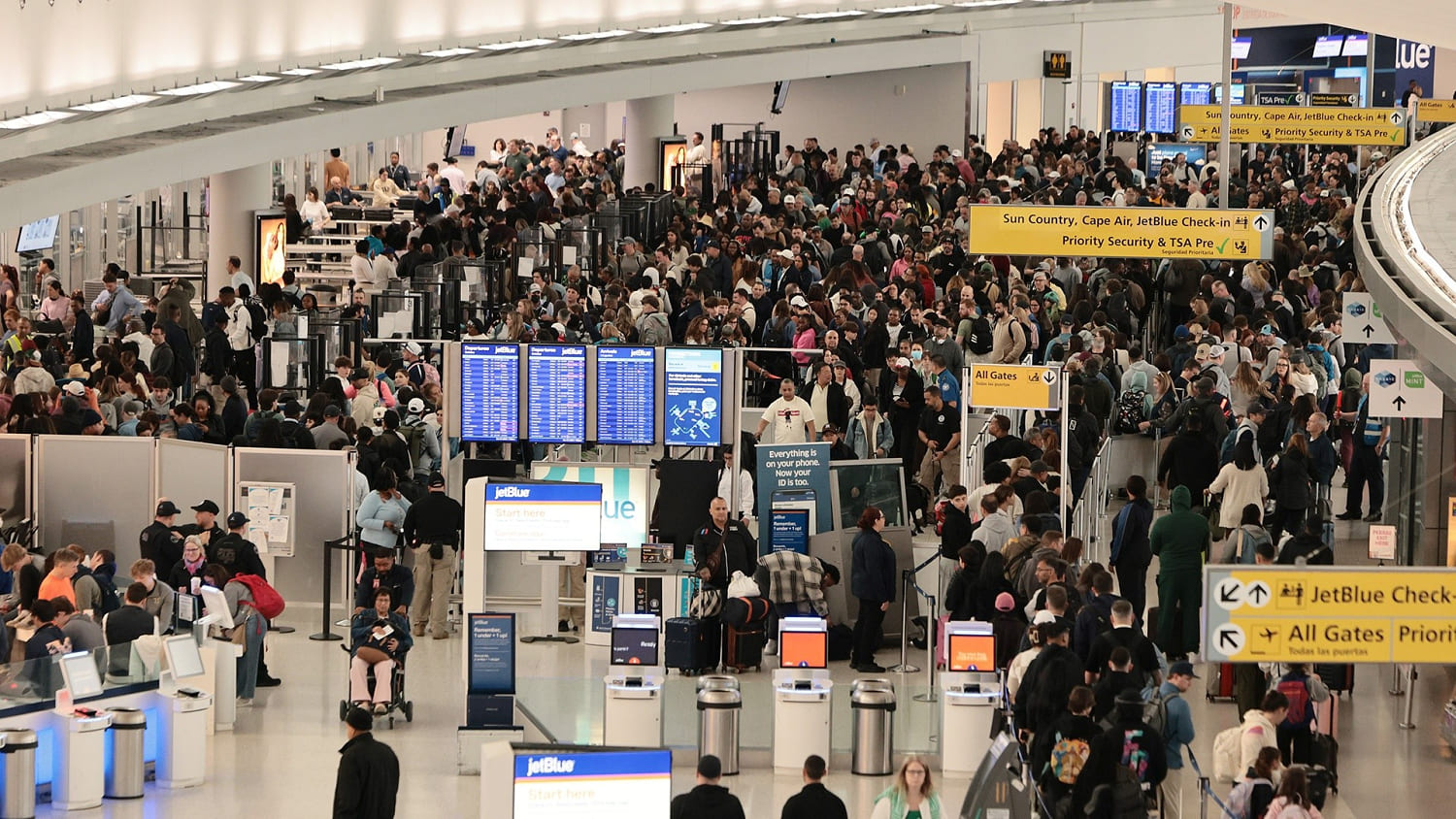 Long Lines Continue at Airports as Congress Remains Gridlocked