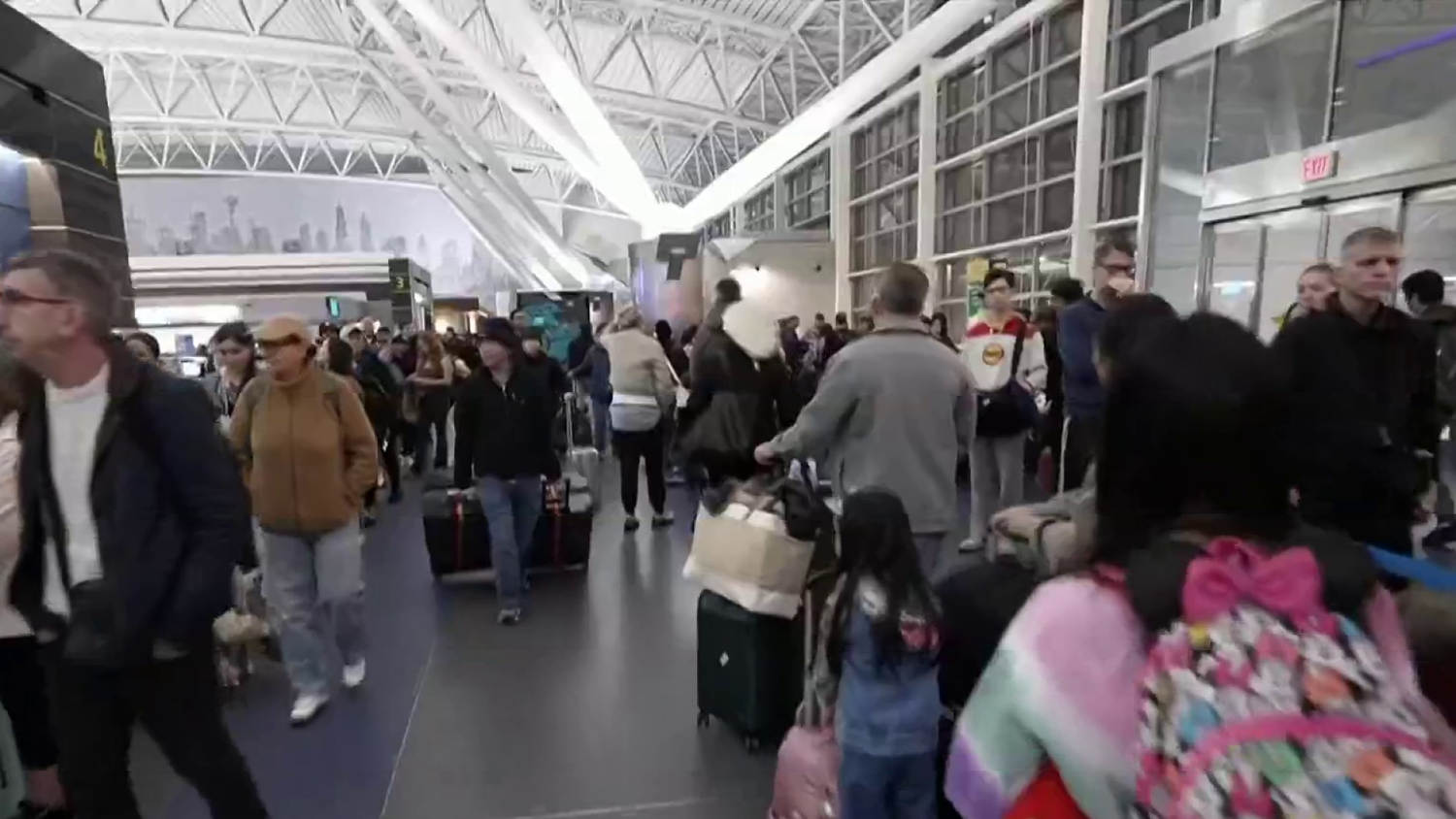Airport chaos lingers as Congress fails to fund TSA