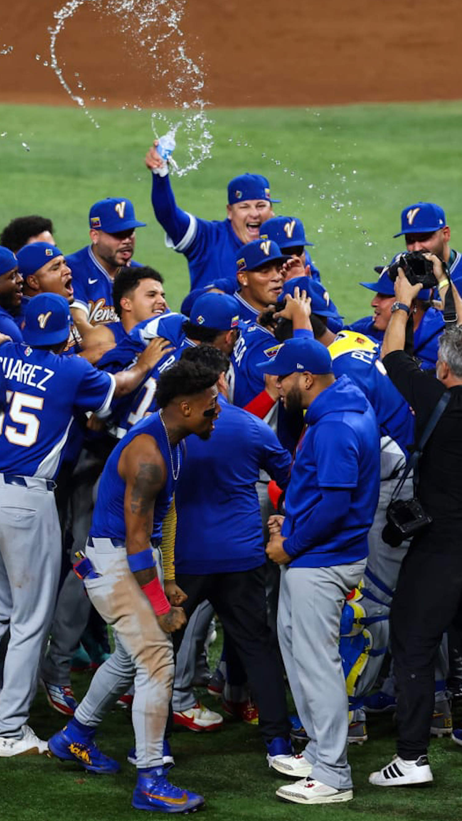 Venezuela defeats U.S. 3-2 in World Baseball Classic championship