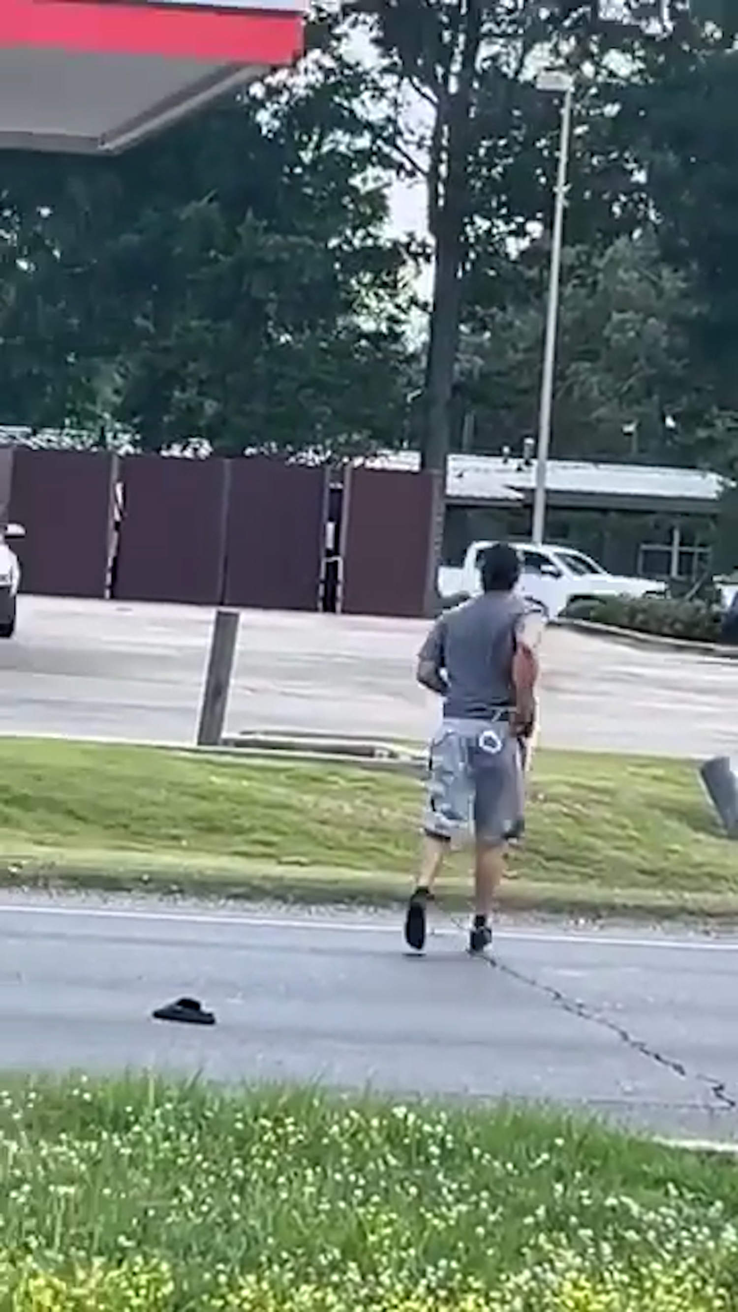 Shackled inmate escapes police custody in Louisiana