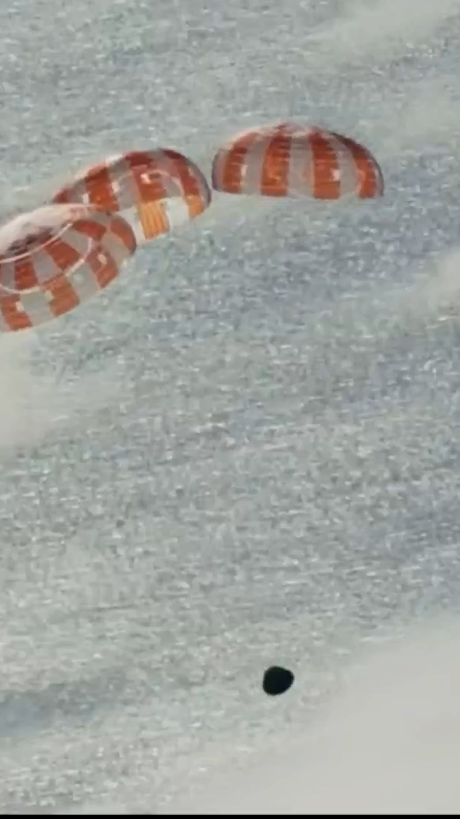 Orion capsule successfully deploys parachutes