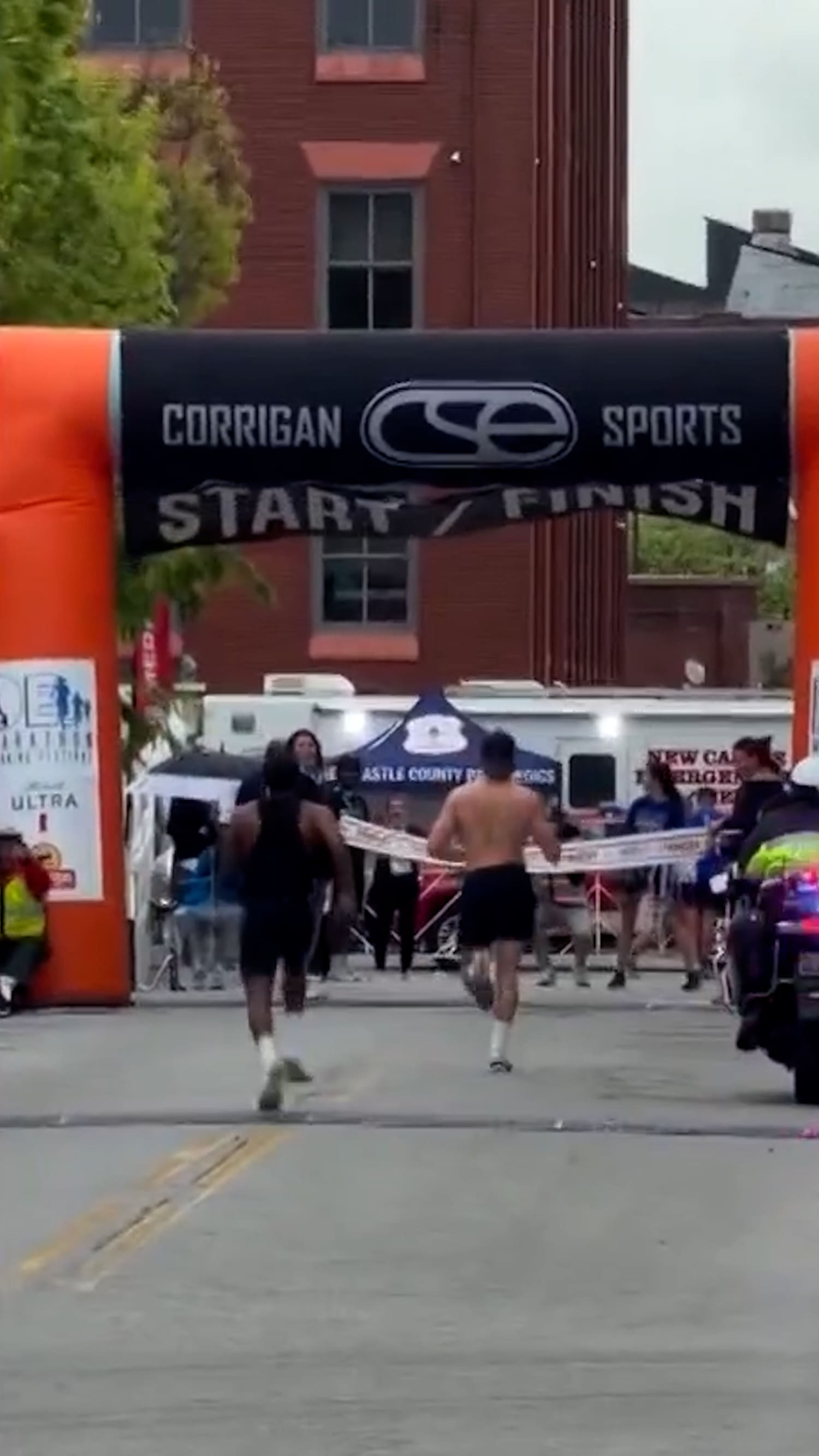 Runner speeds past Delaware marathon leader for photo finish