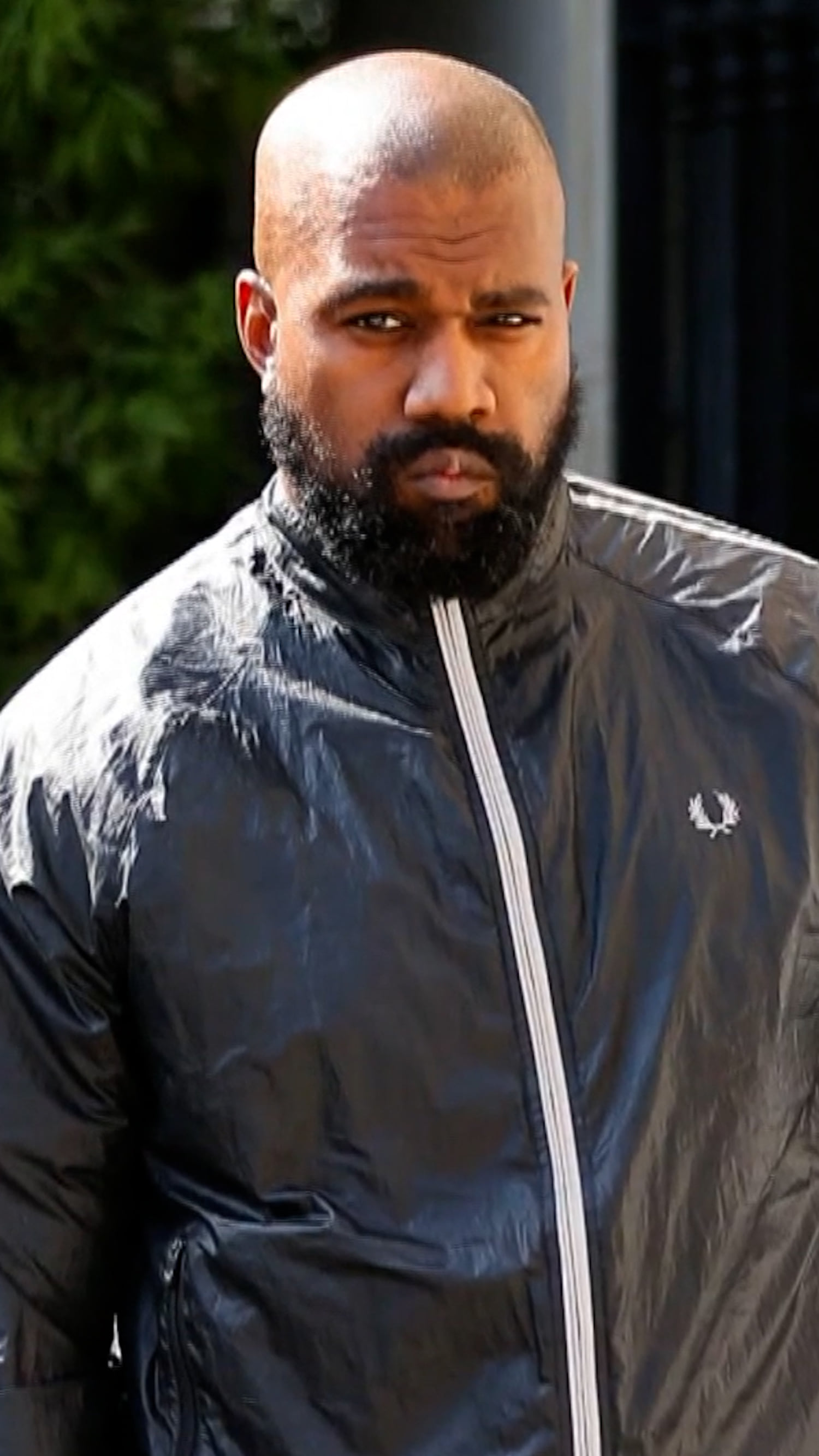 Kanye West postpones France show