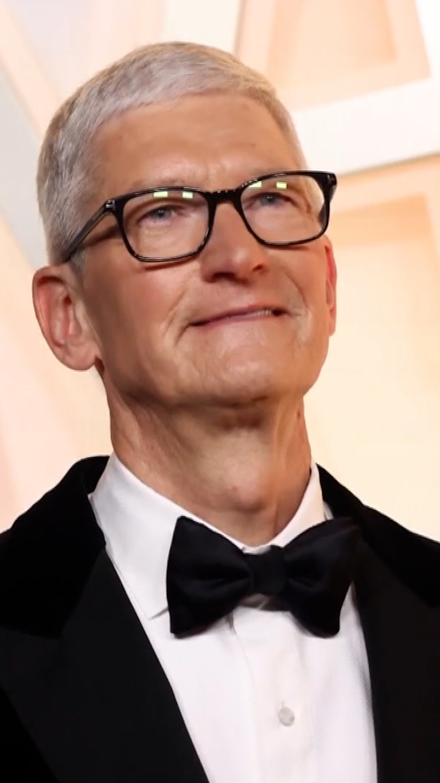 Tim Cook to step down as CEO of Apple