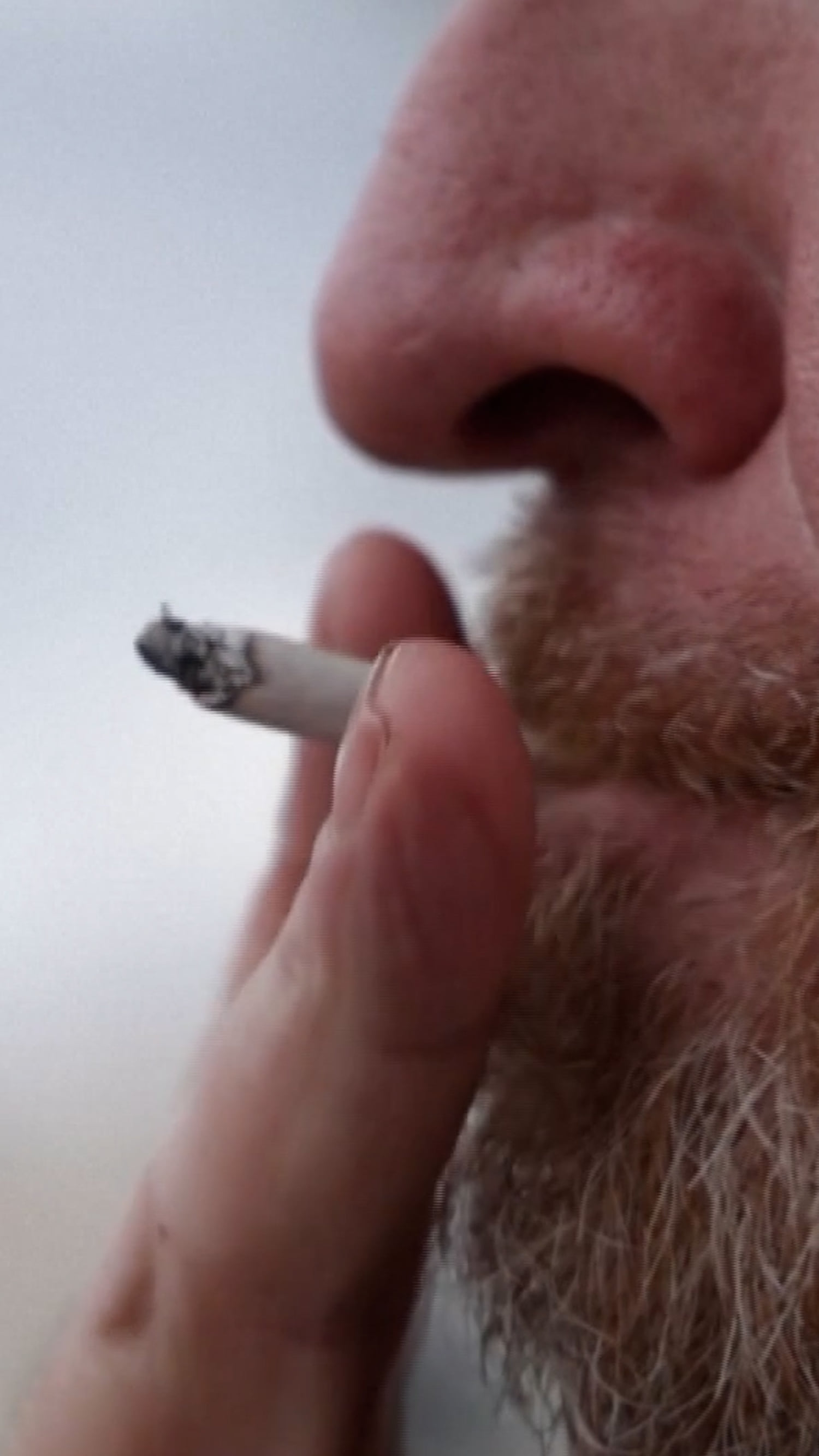 U.K. passes smoking ban for those born after 2008