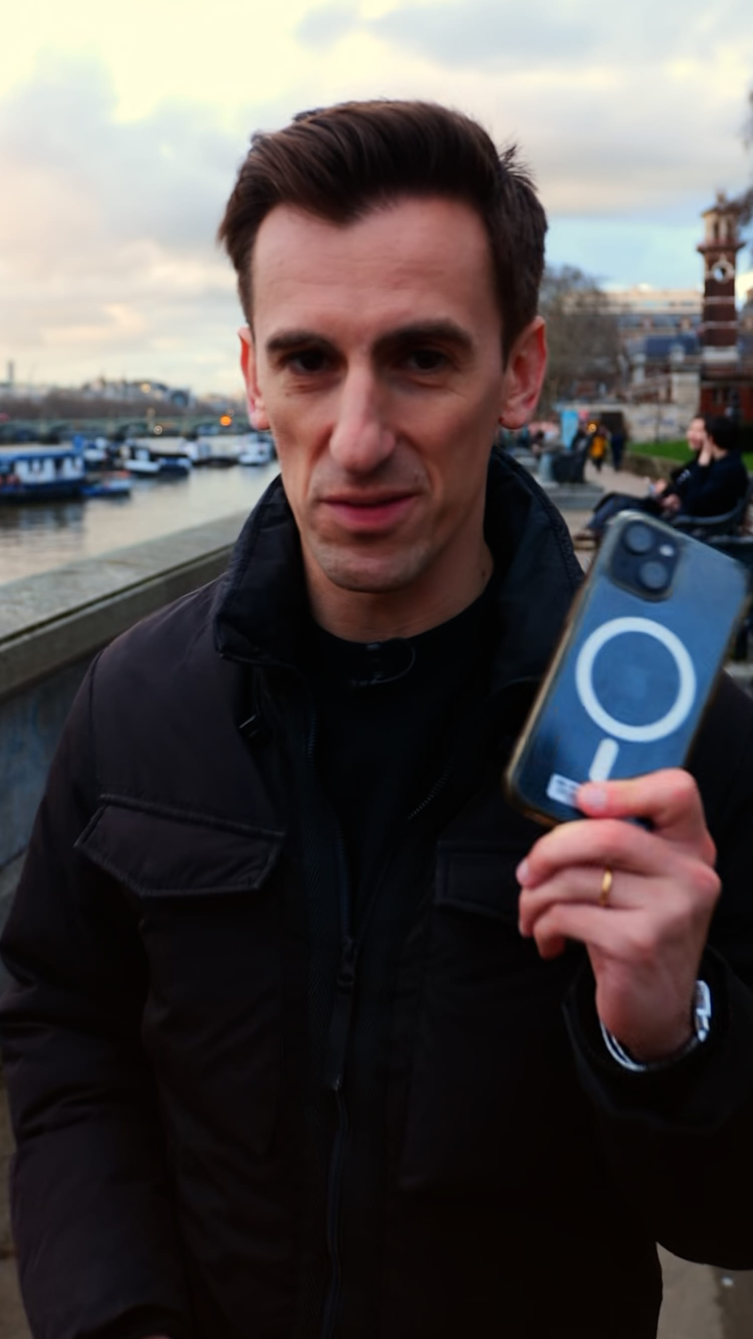 Police target London phone-snatching gangs