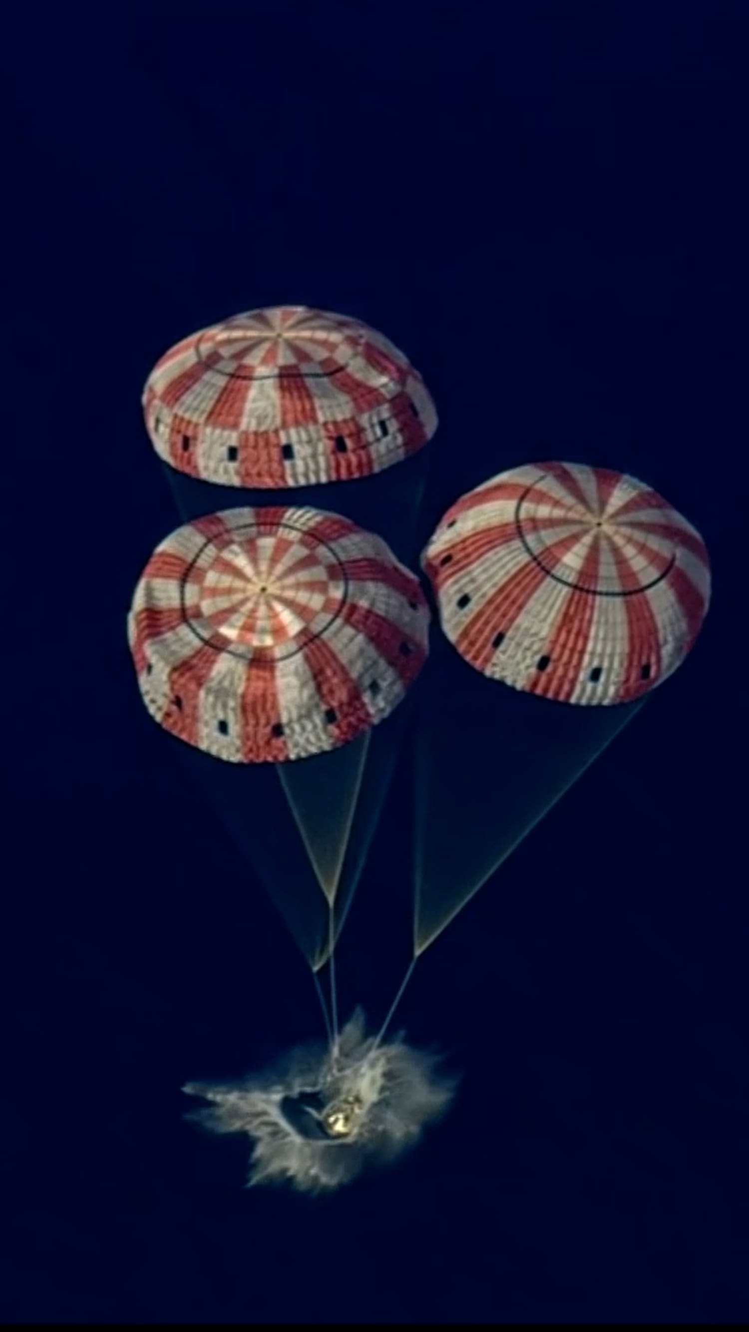 Orion capsule returns to Earth safely