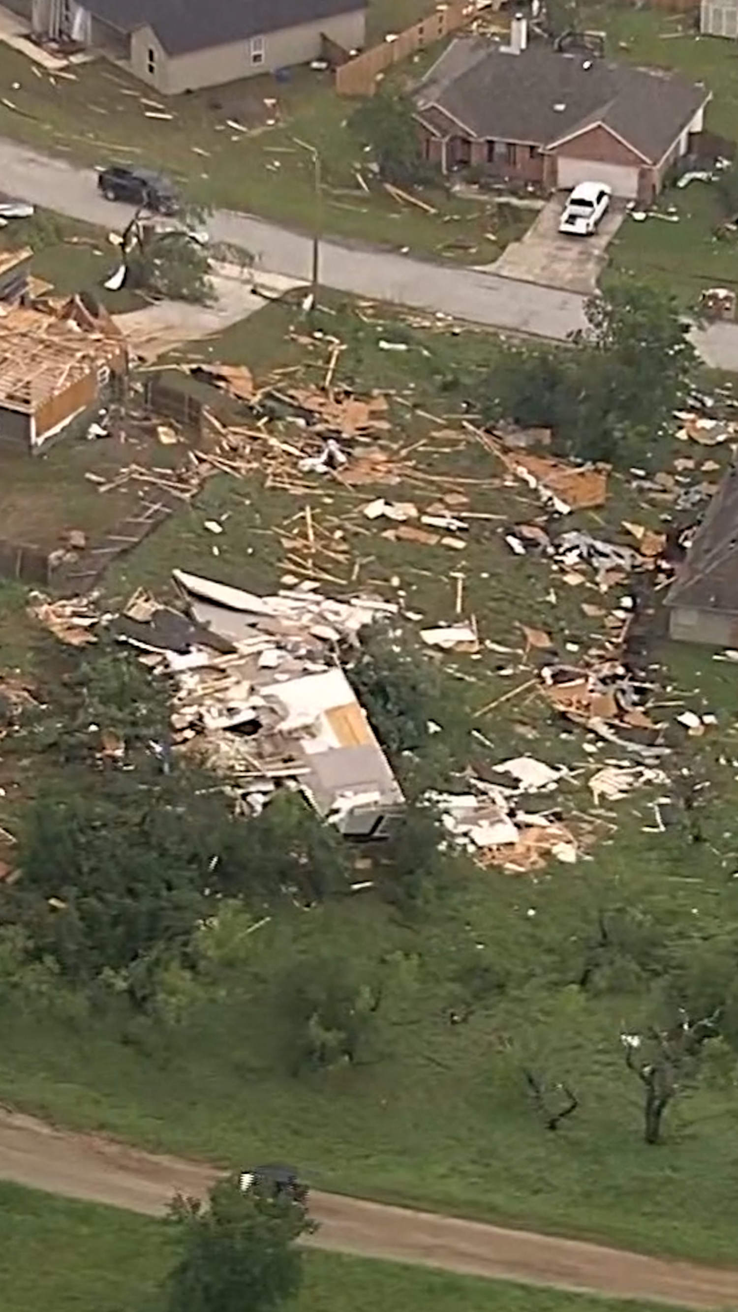 Severe Texas storms leave one dead, six injured