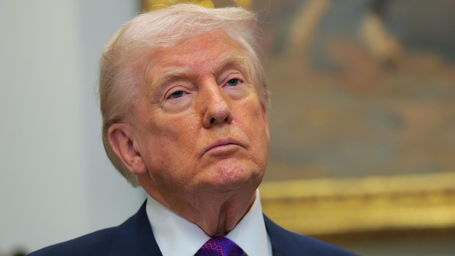 Trump Says Us Navy Will Escort Ships Out Of Strait Of Hormuz - Beritaja