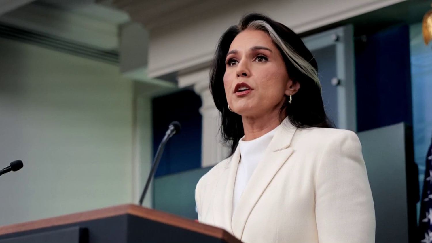 Trump’s intel chief Tulsi Gabbard steps down