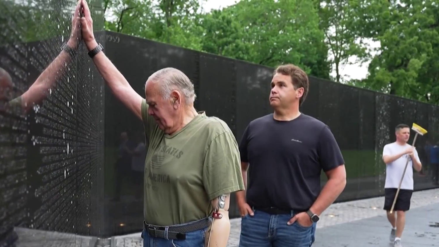 ‘Emotional’ and ‘humbling’: Veterans in Congress participate in washing of Vietnam Veterans Memorial