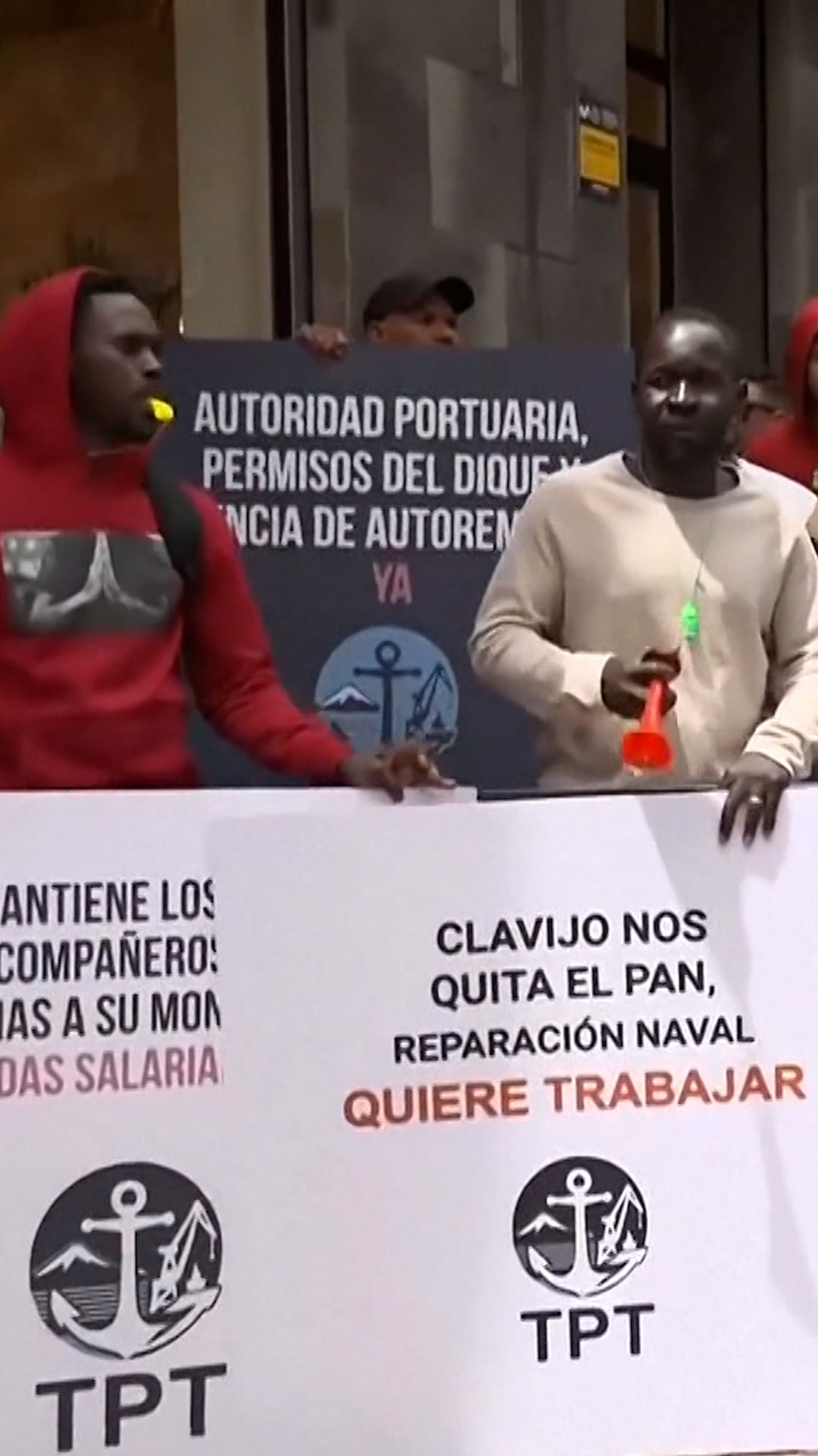 Port workers protest hantavirus cruise ship arrival