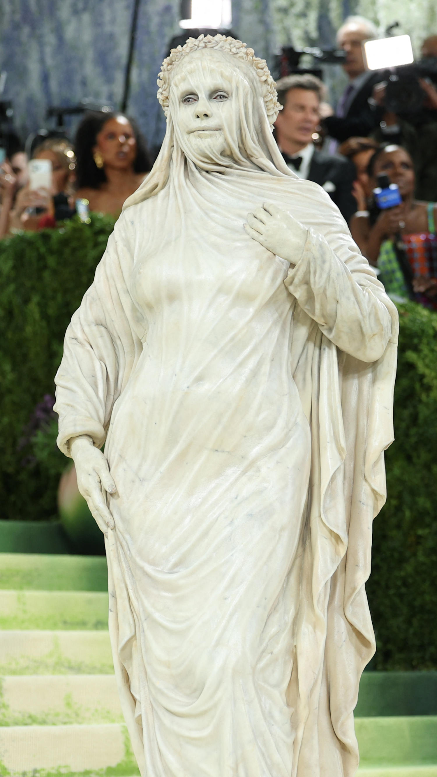 Heidi Klum wears statuesque look by Mike Marino